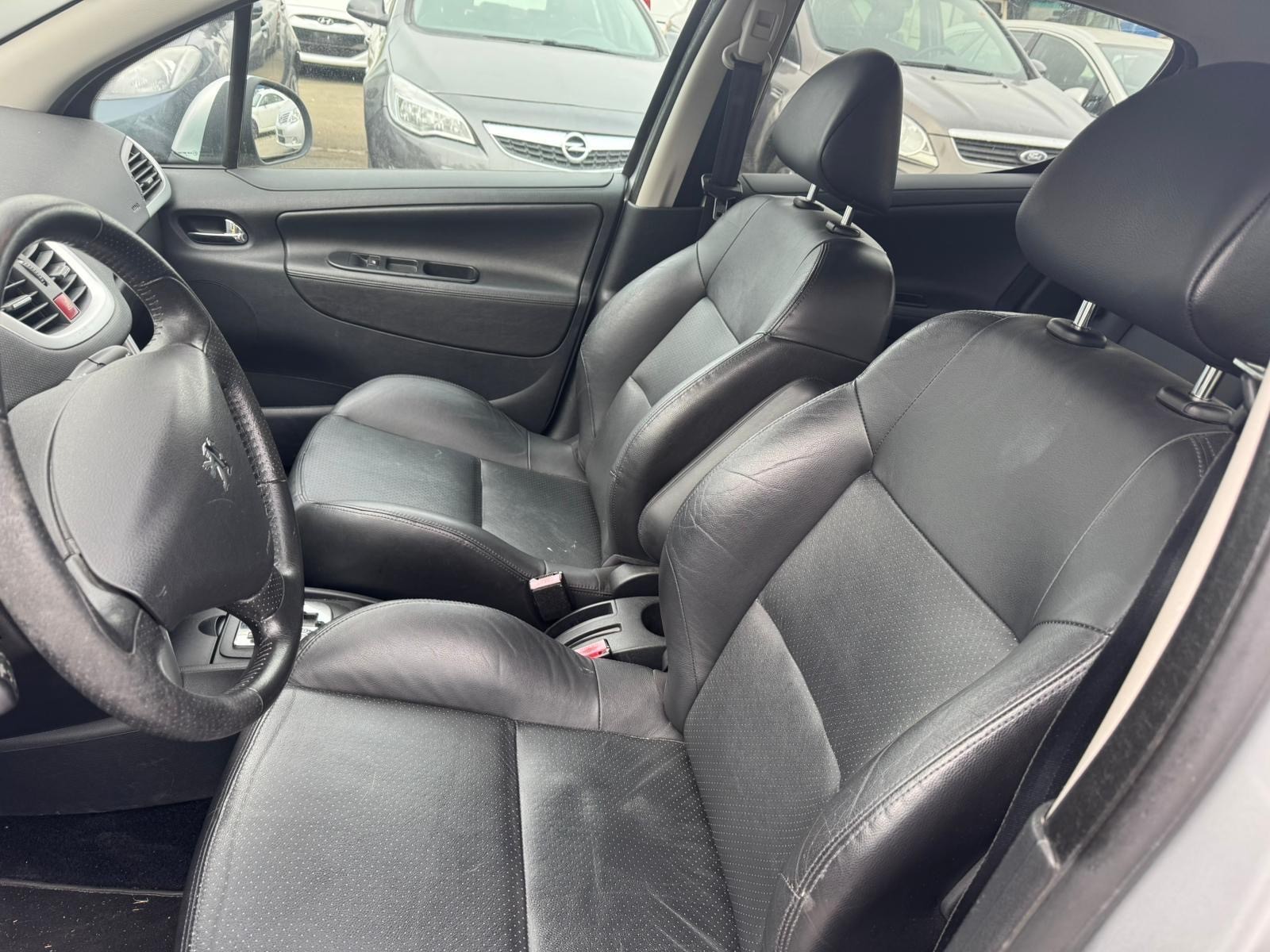 PEUGEOT 207 1.6 16V Lion Edition Automatic-image-12