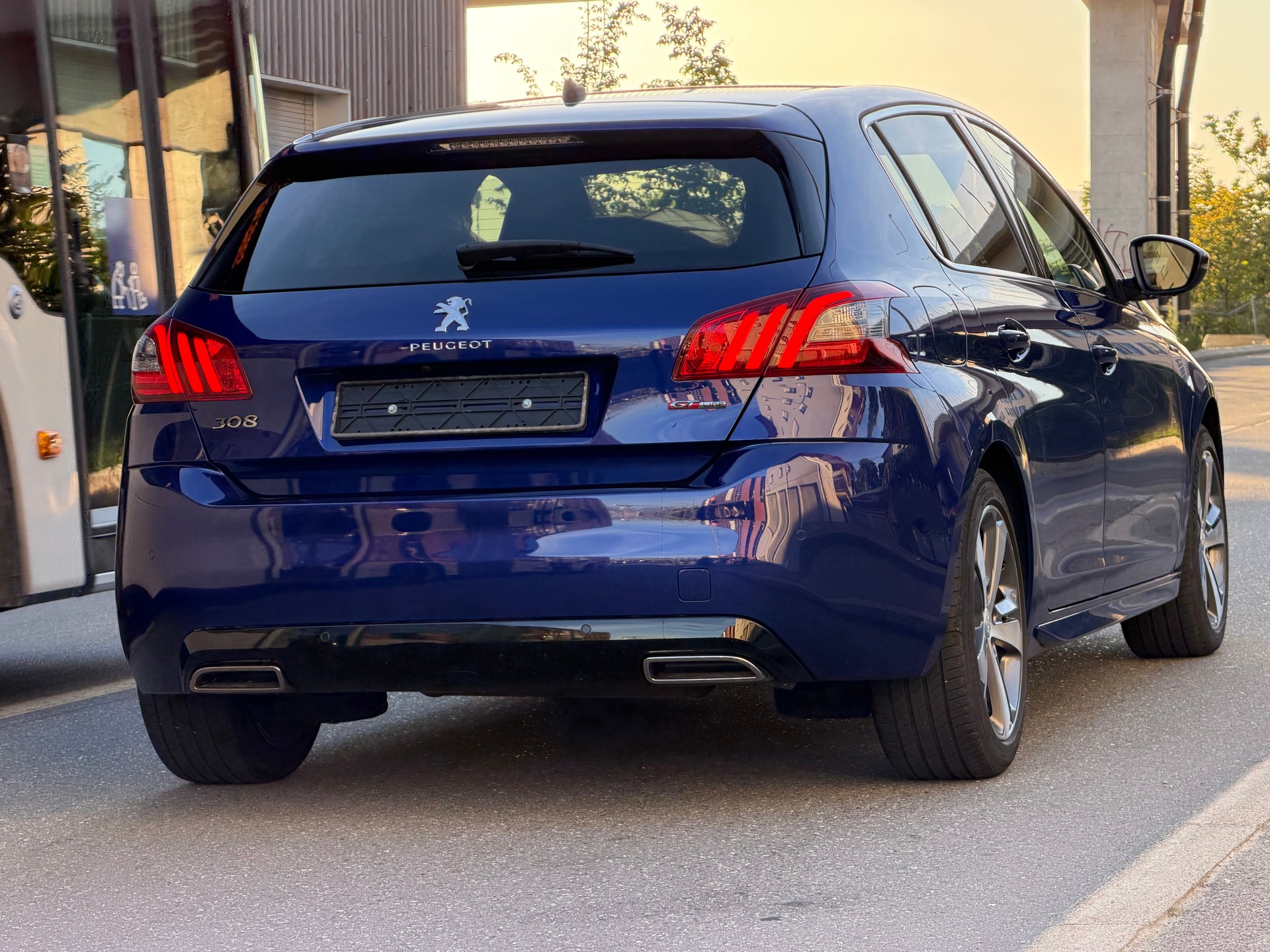 PEUGEOT 308 1.2 Pure Tech GT Line EAT8-image-5