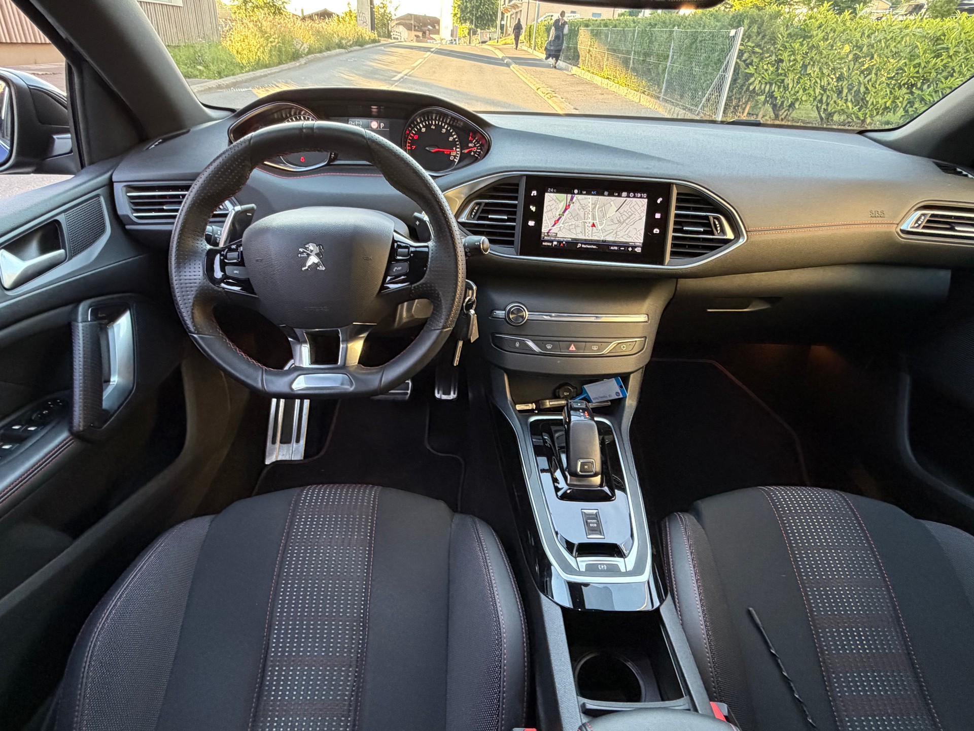 PEUGEOT 308 1.2 Pure Tech GT Line EAT8-image-11