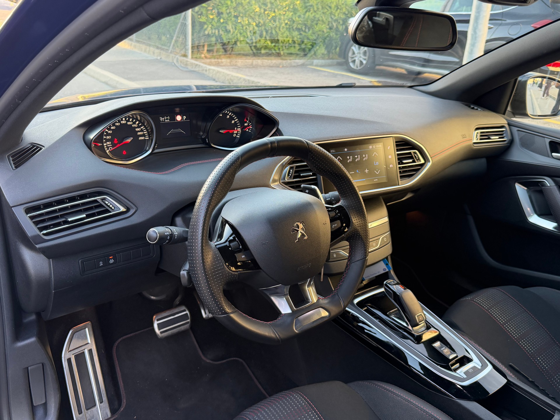 PEUGEOT 308 1.2 Pure Tech GT Line EAT8-image-7
