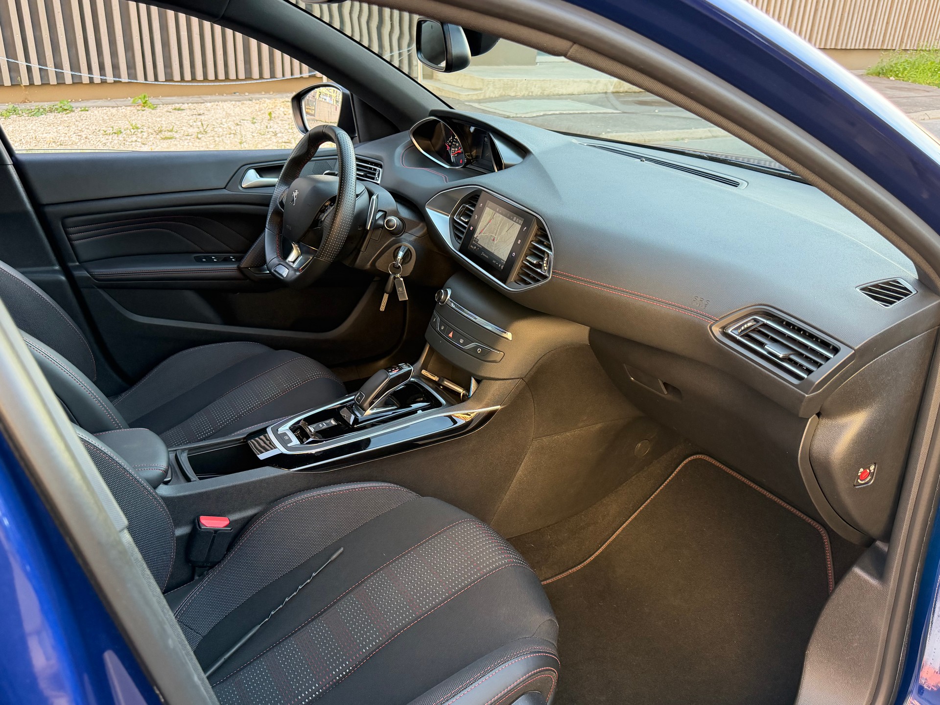 PEUGEOT 308 1.2 Pure Tech GT Line EAT8-image-10