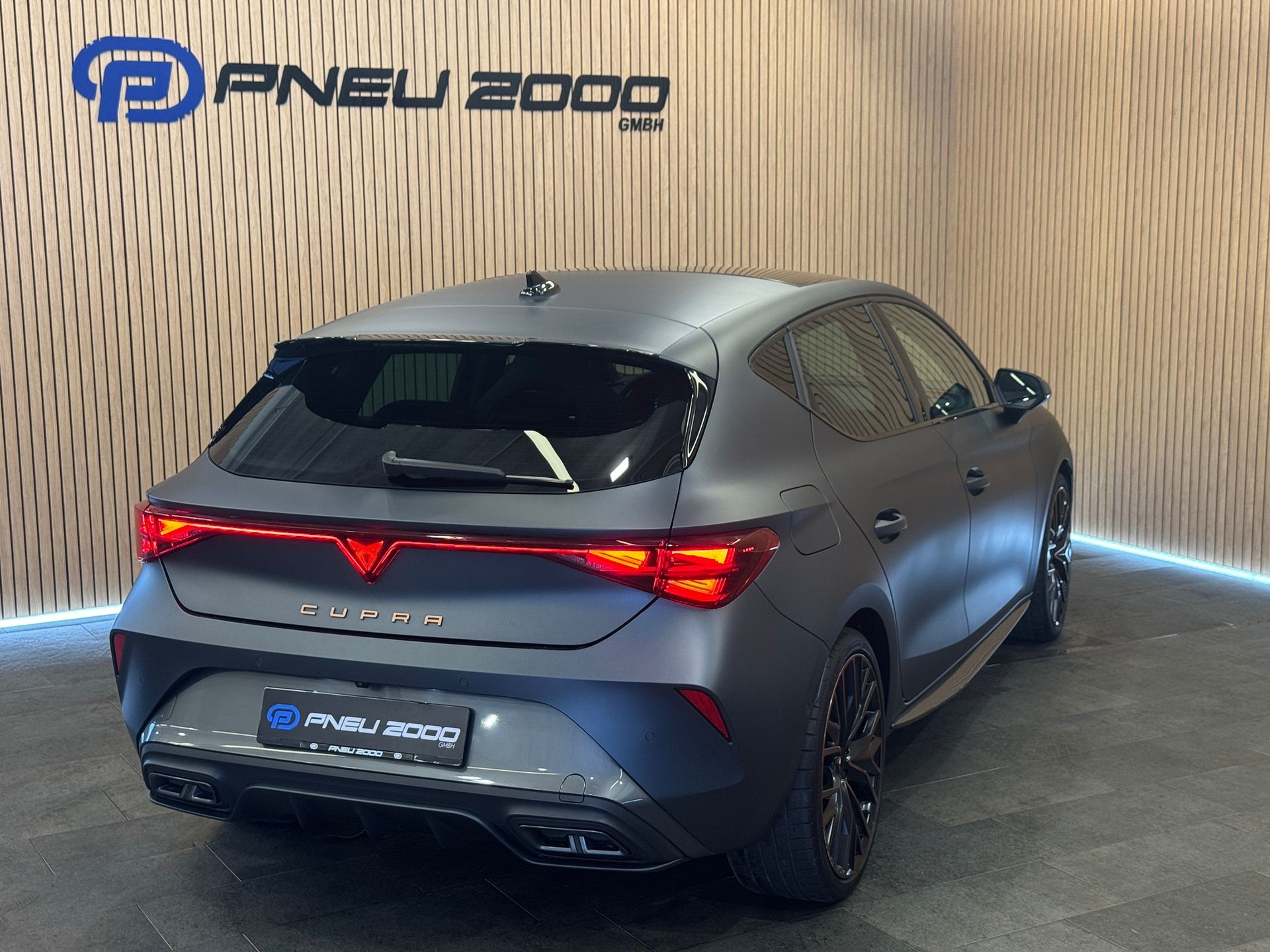 CUPRA LEON 1.5 TSI DSG *Magnetic Grau Matt*-image-5