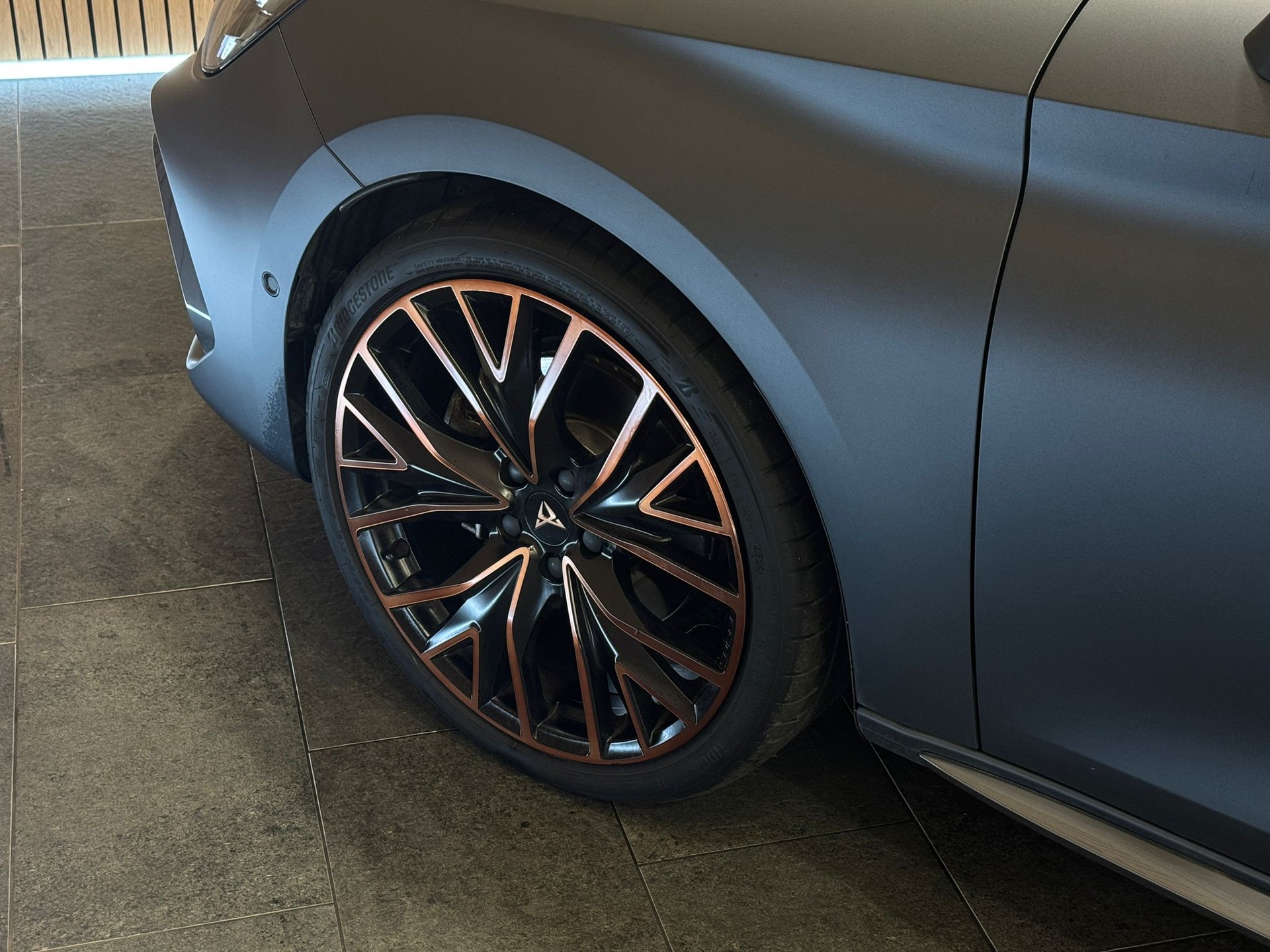 CUPRA LEON 1.5 TSI DSG *Magnetic Grau Matt*-image-9