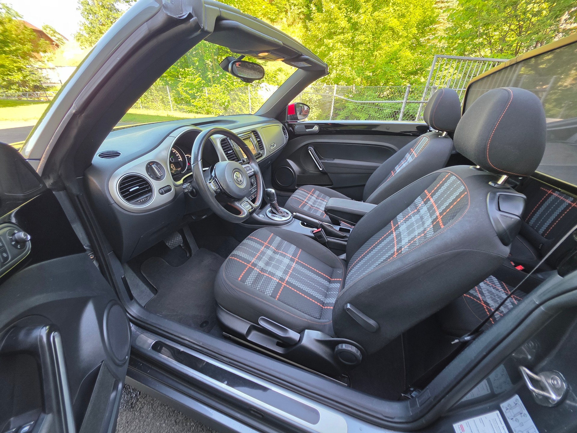 VW Beetle Cabrio 1.2 TSI BMT Club DSG-image-23