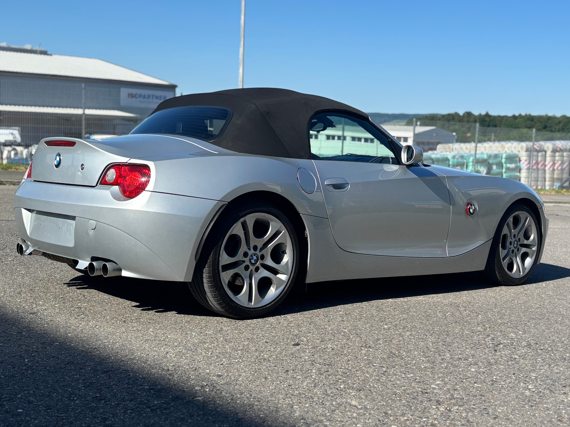 BMW Z4 3.0i Roadster-showroom-element-2