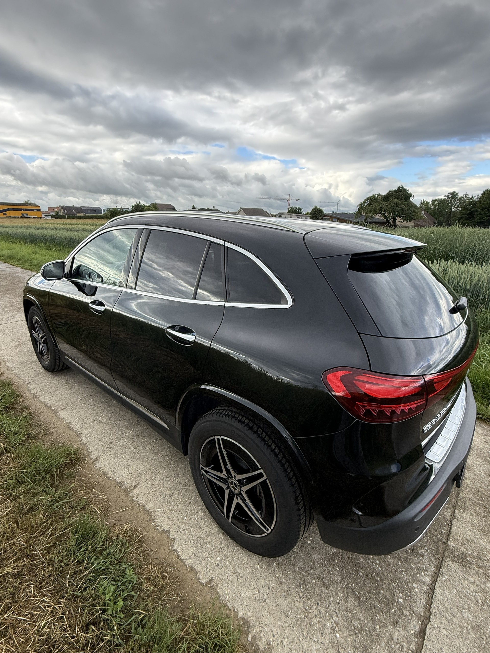 MERCEDES-BENZ EQB 350 Swiss Star AMG Line 4matic-image-1
