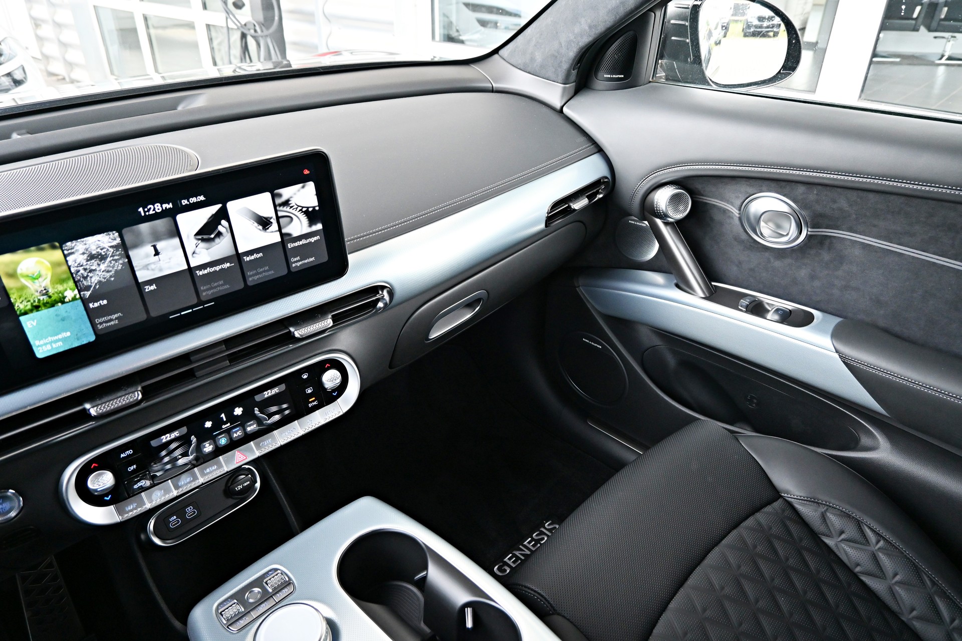 GENESIS GV60 77.4 kWh Sport Plus AWD 490PS 4X4 (CH Auto) + Werksgarantie 09.2029-image-18