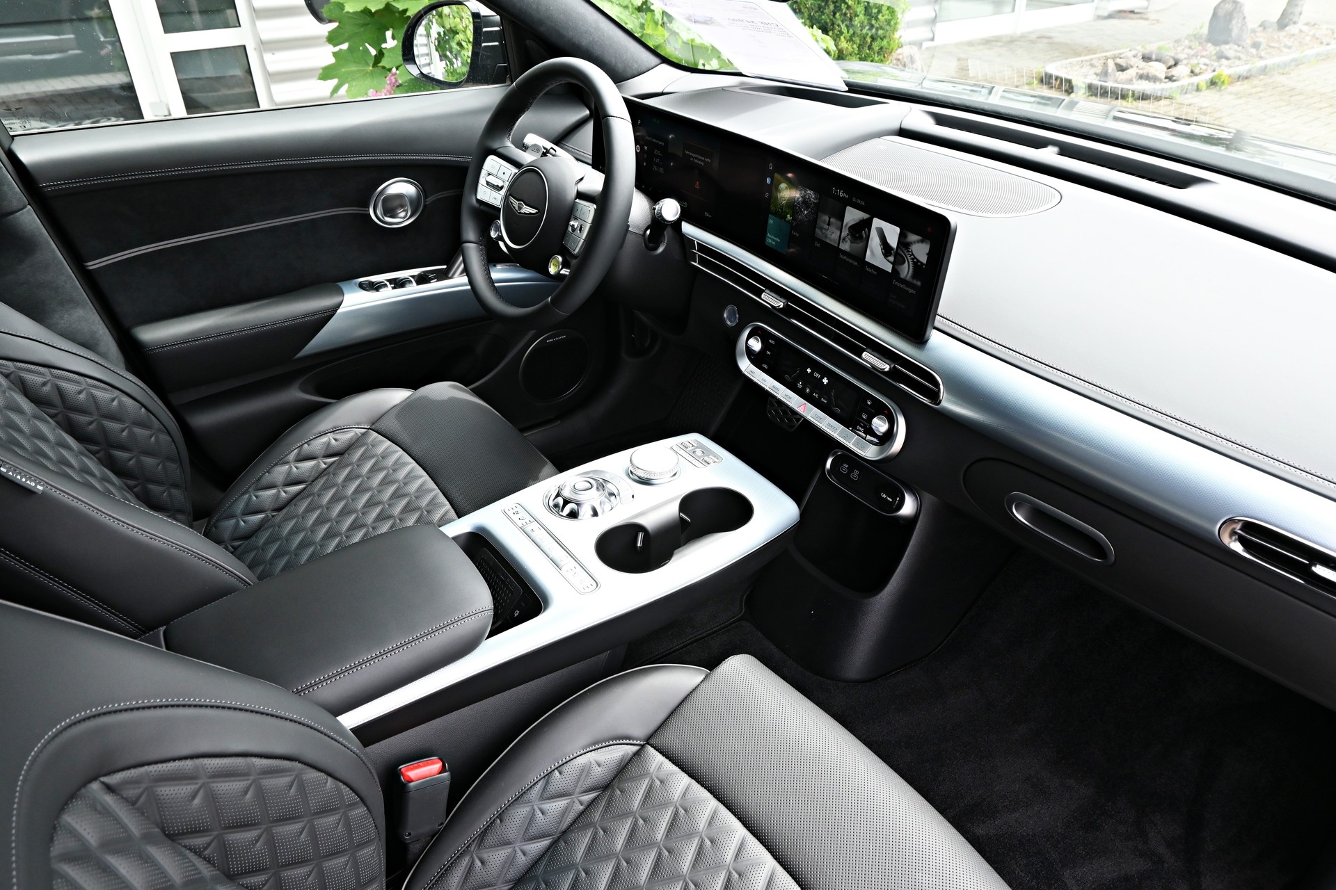 GENESIS GV60 77.4 kWh Sport Plus AWD 490PS 4X4 (CH Auto) + Werksgarantie 09.2029-image-10