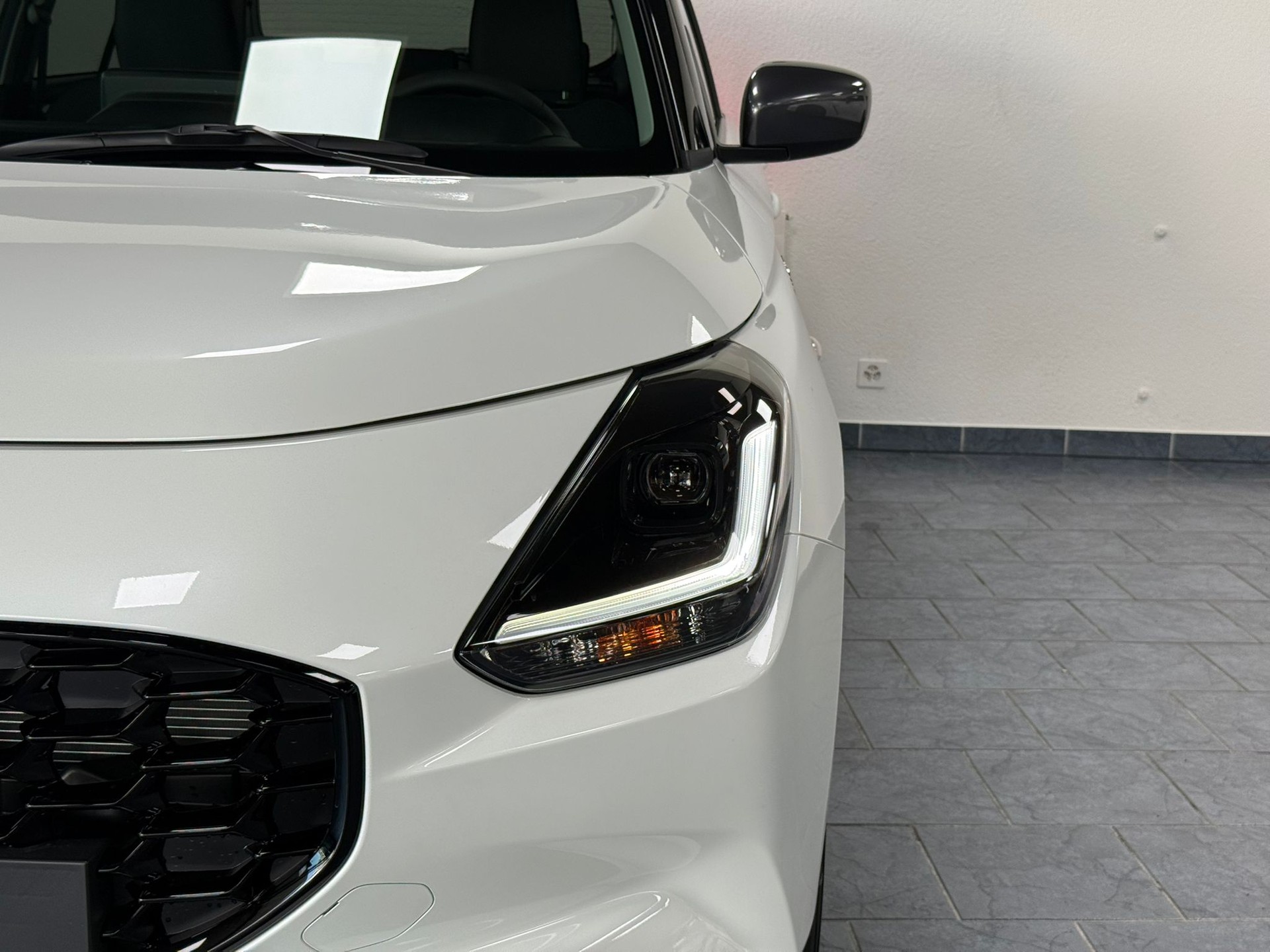SUZUKI Swift 1.2 Sakura Hybrid CVT-image-8