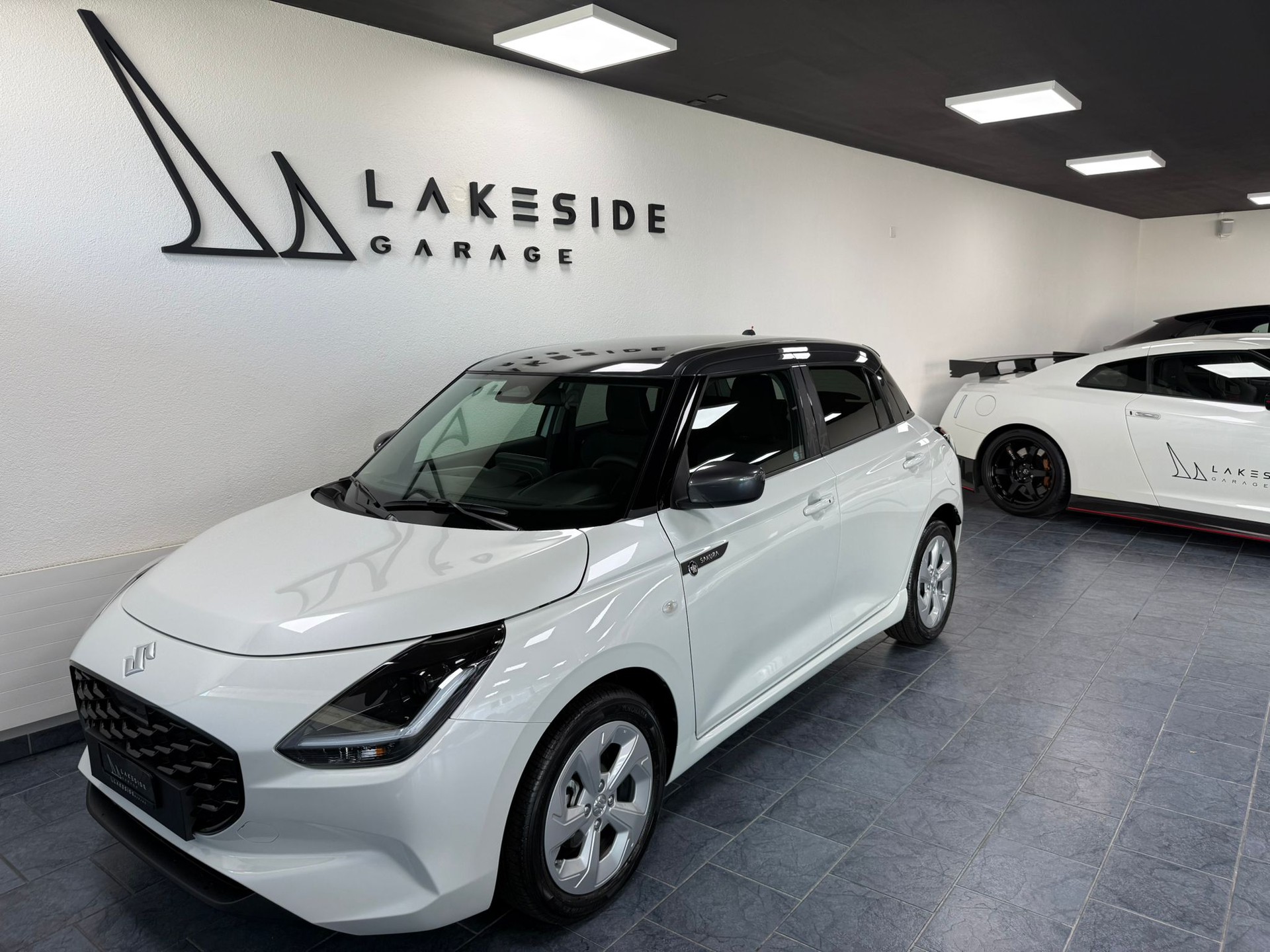 SUZUKI Swift 1.2 Sakura Hybrid CVT