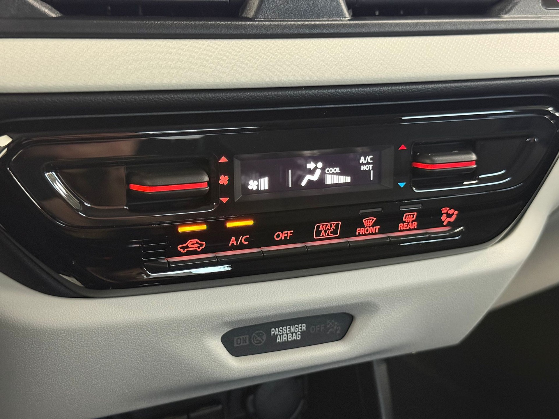 SUZUKI Swift 1.2 Sakura Hybrid CVT-image-21