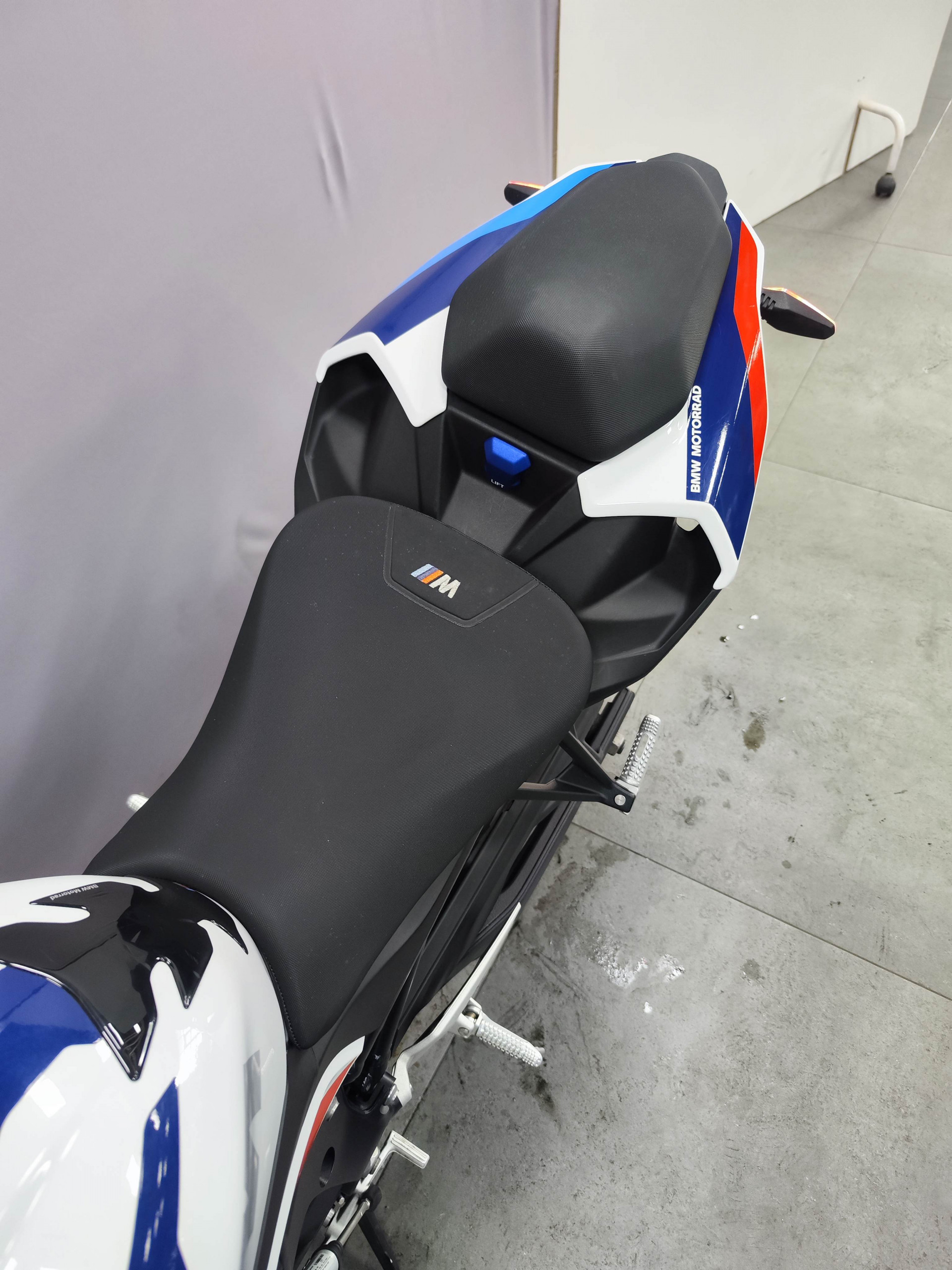BMW M 1000 R-image-7