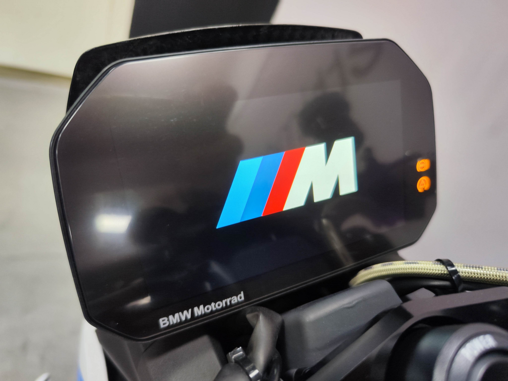 BMW M 1000 R-image-8