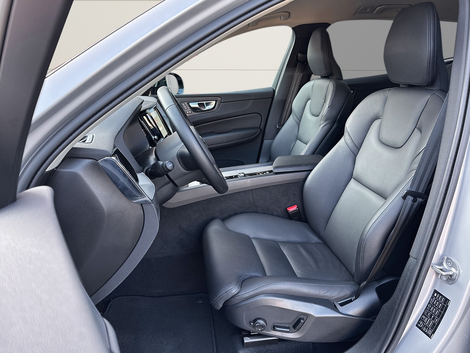 VOLVO XC60 2.0 B5 MH Plus Dark AWD-image-7