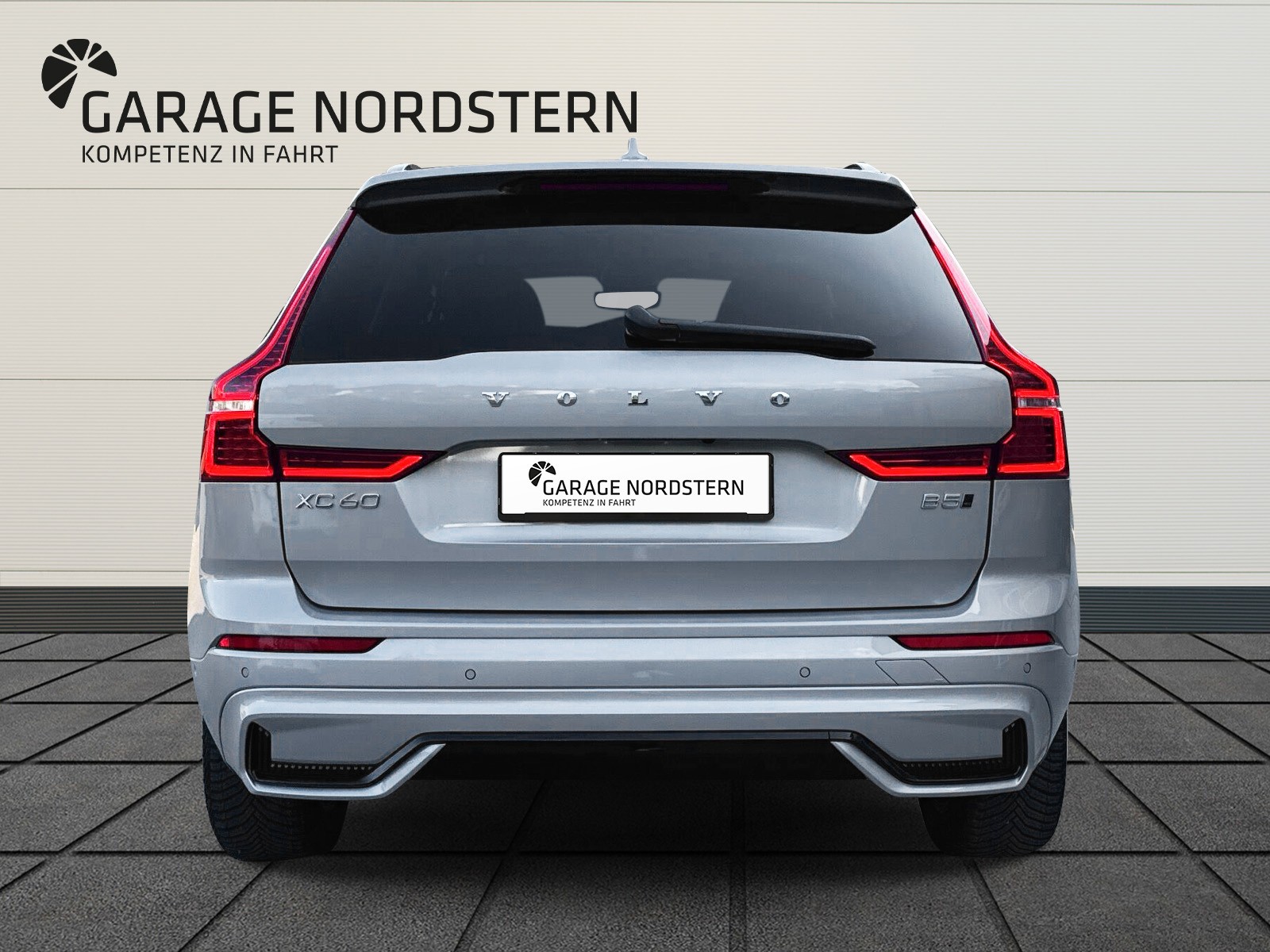 VOLVO XC60 2.0 B5 MH Plus Dark AWD-showroom-element-3