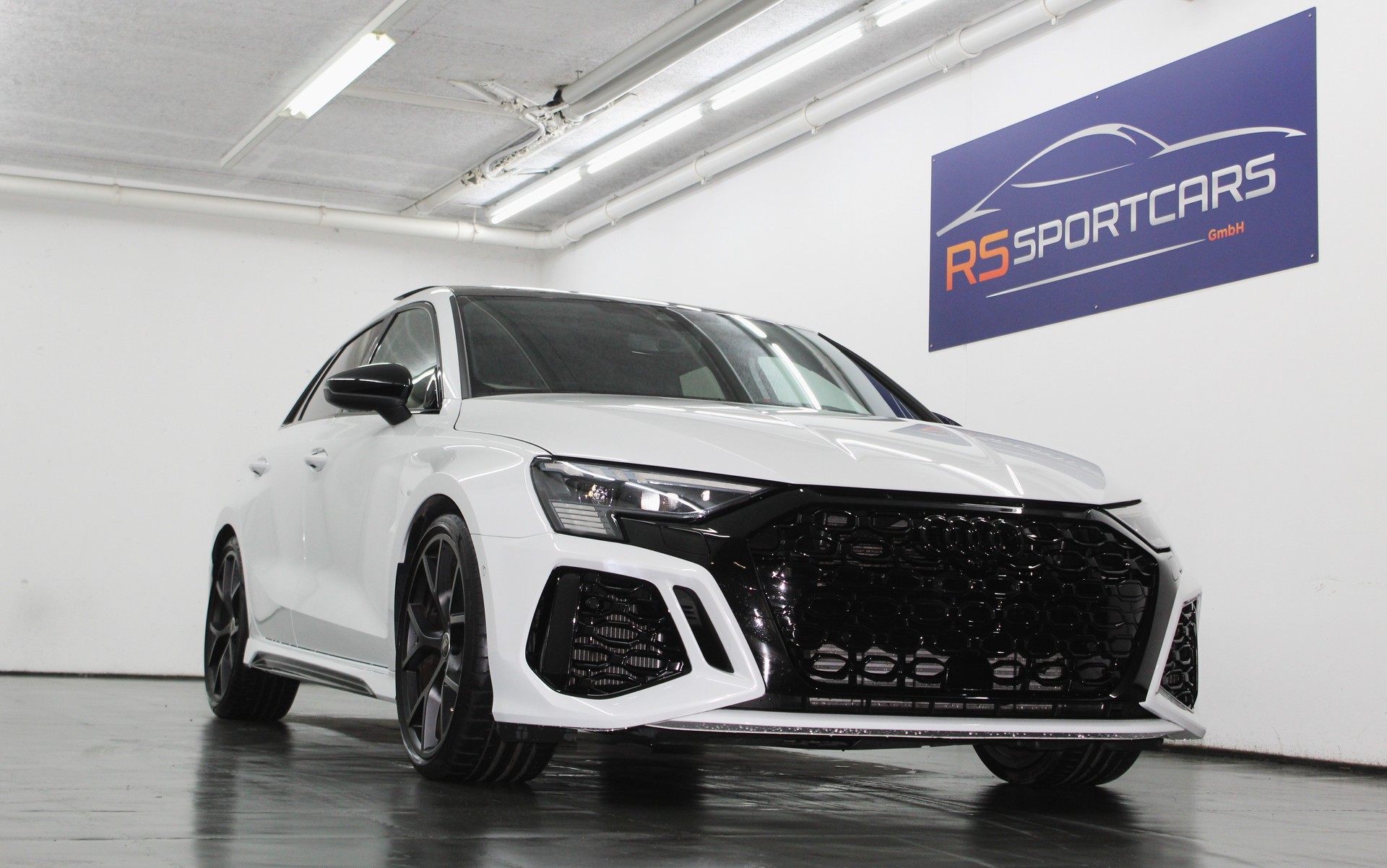 AUDI RS3 Sportback 2.5 TSI quattro S-tronic RS-Designpaket plus rot / CH-Fahrzeug-showroom-element-1