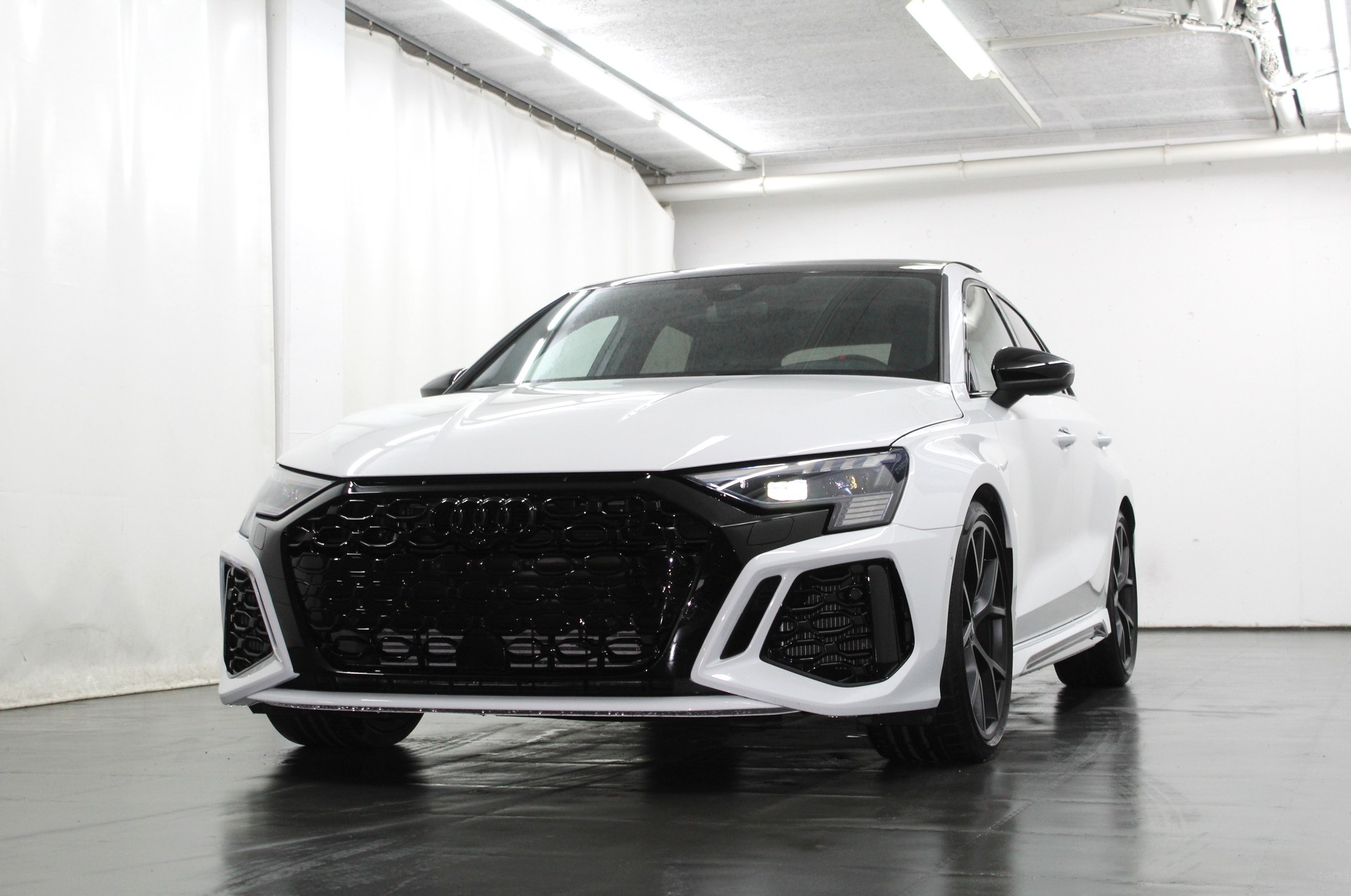 AUDI RS3 Sportback 2.5 TSI quattro S-tronic RS-Designpaket plus rot / CH-Fahrzeug-showroom-element-3