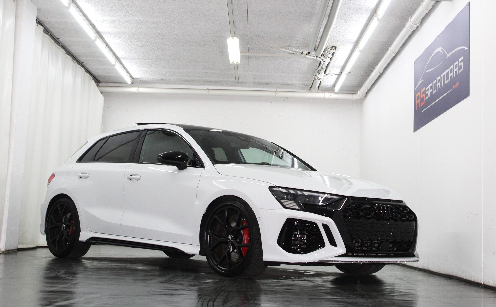 AUDI RS3 Sportback 2.5 TSI quattro S-tronic RS-Designpaket plus rot / CH-Fahrzeug