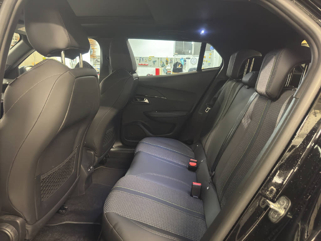PEUGEOT 2008 1.2 PureTech 130 GT-image-7