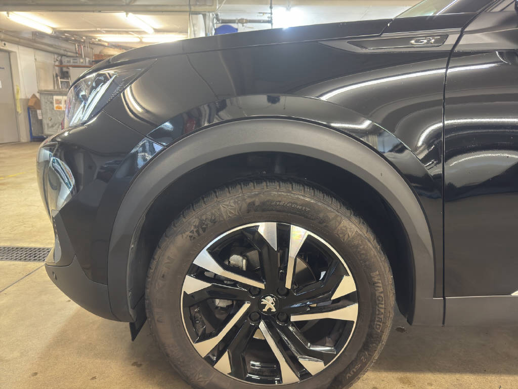 PEUGEOT 2008 1.2 PureTech 130 GT-image-9