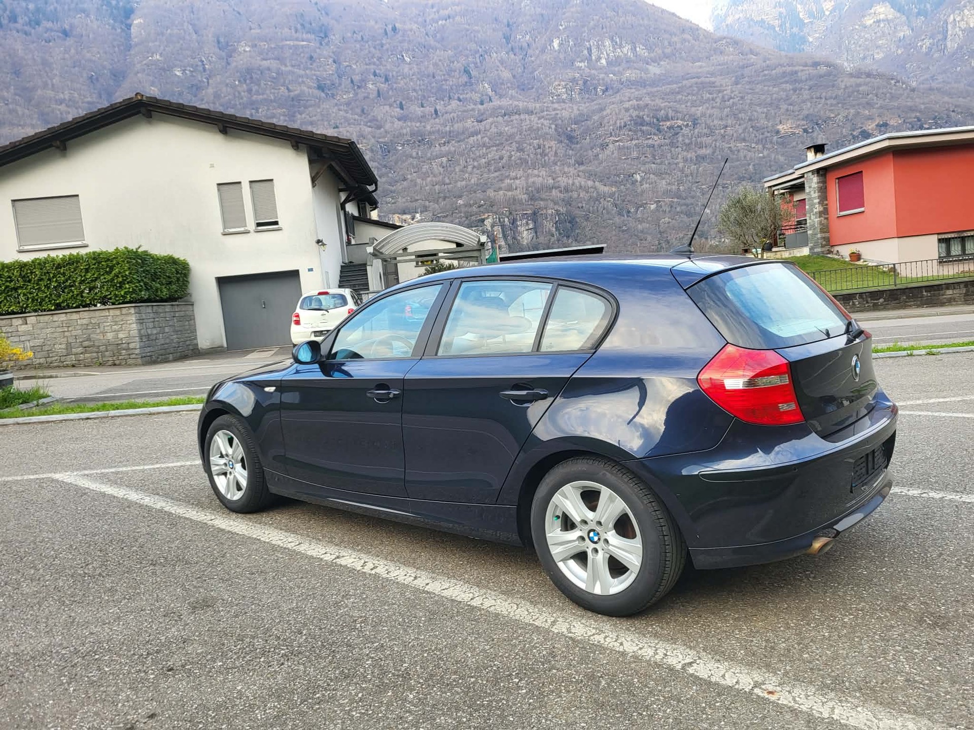 BMW 118d Access-showroom-element-3