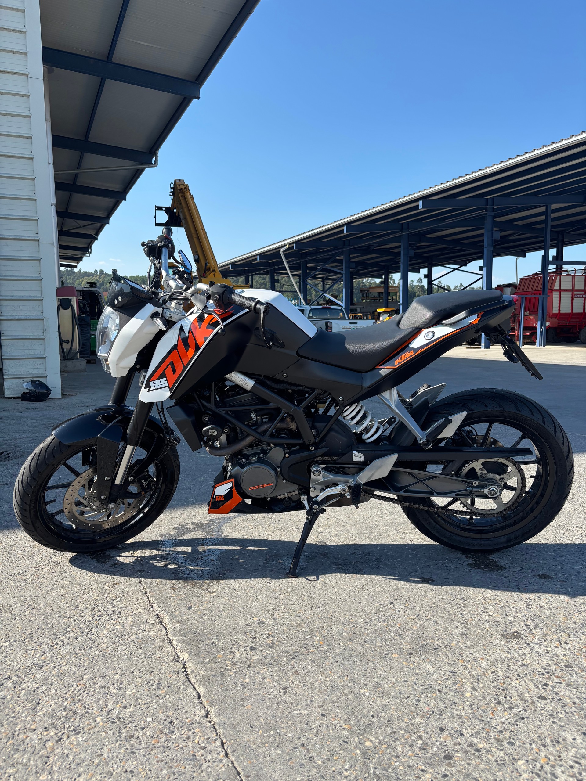 KTM 125 Duke-image-2
