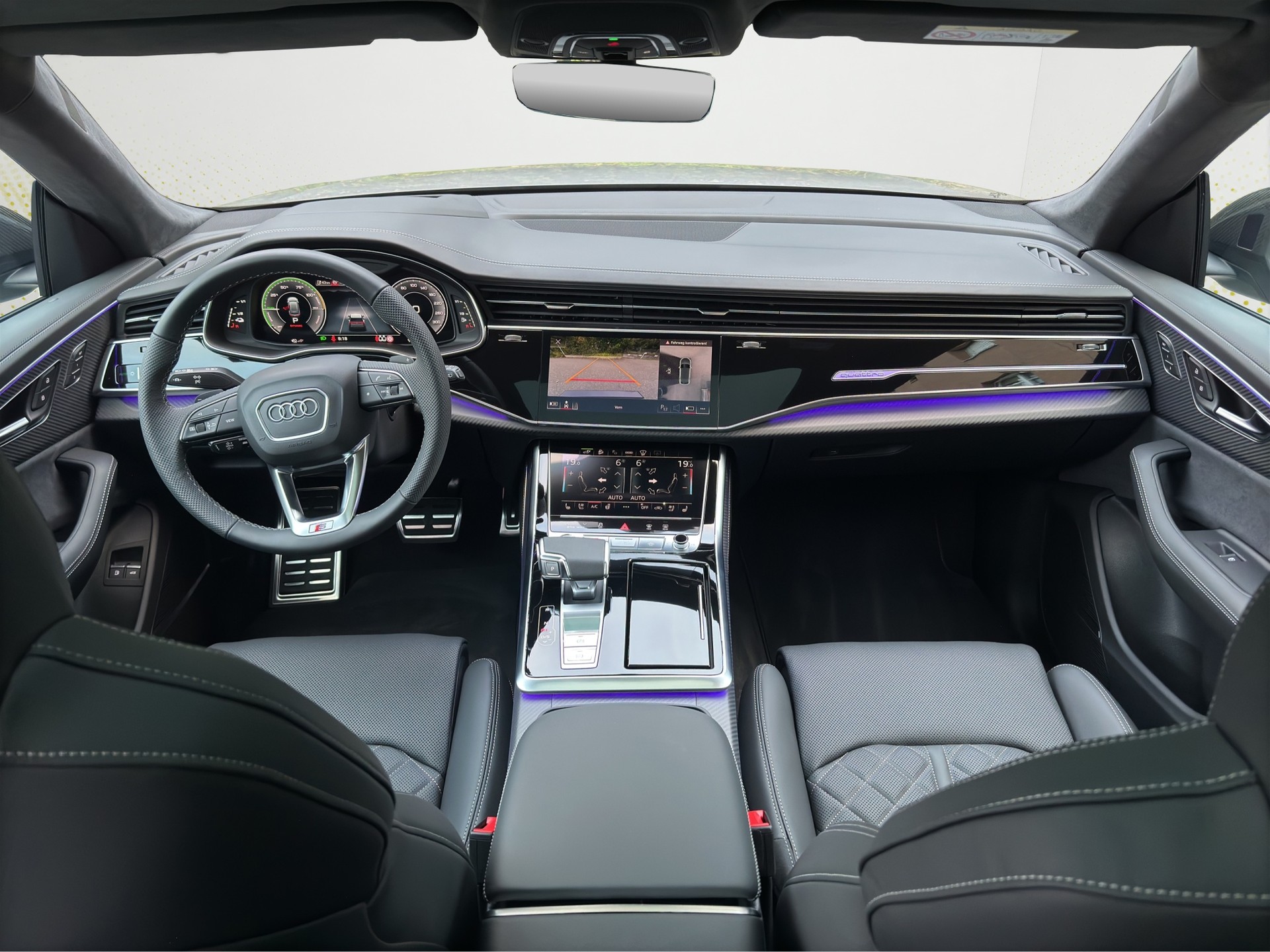 AUDI Q8 TFSI e quattro Competition 4x4 360 kW-image-12