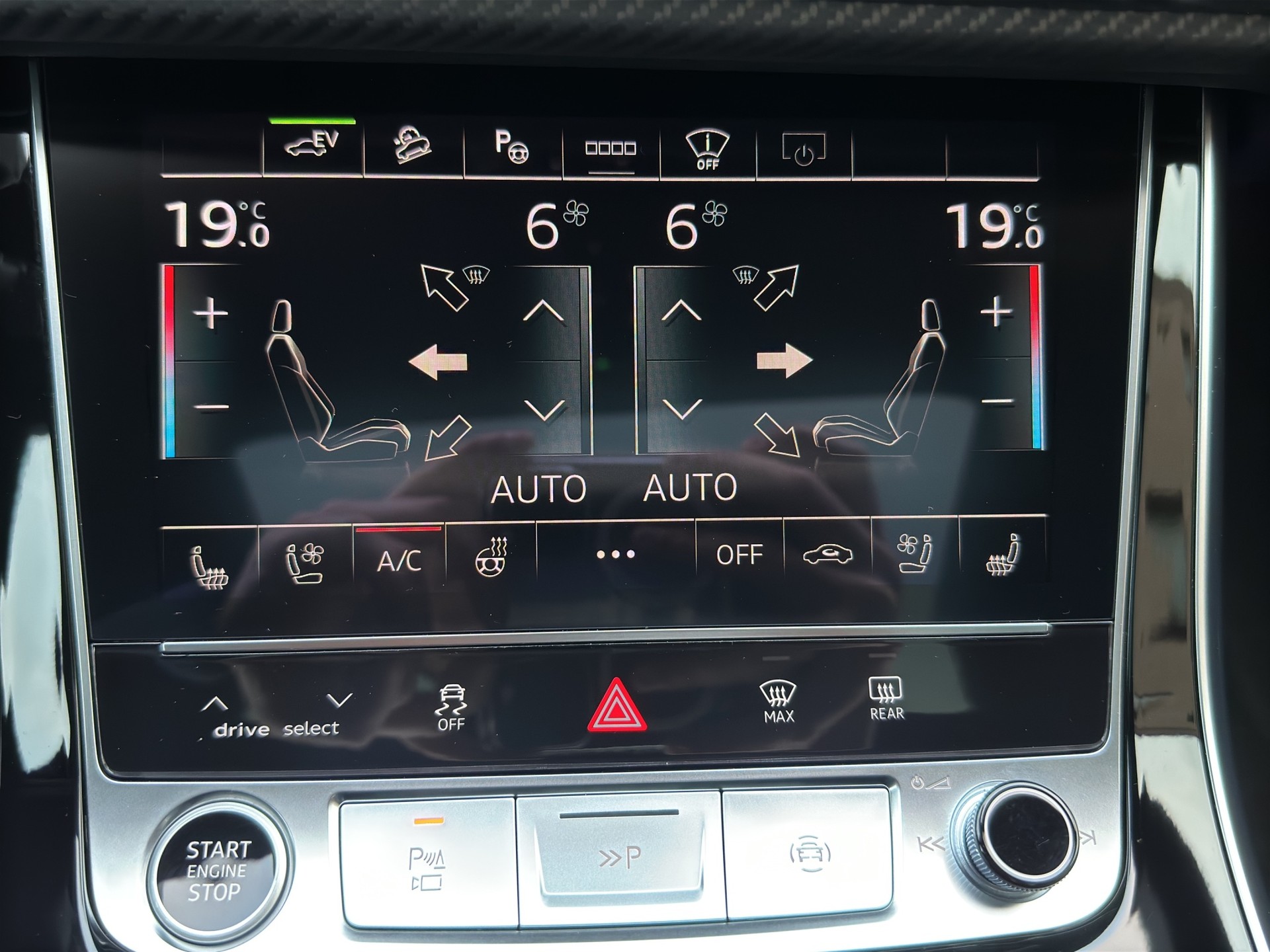 AUDI Q8 TFSI e quattro Competition 4x4 360 kW-image-25