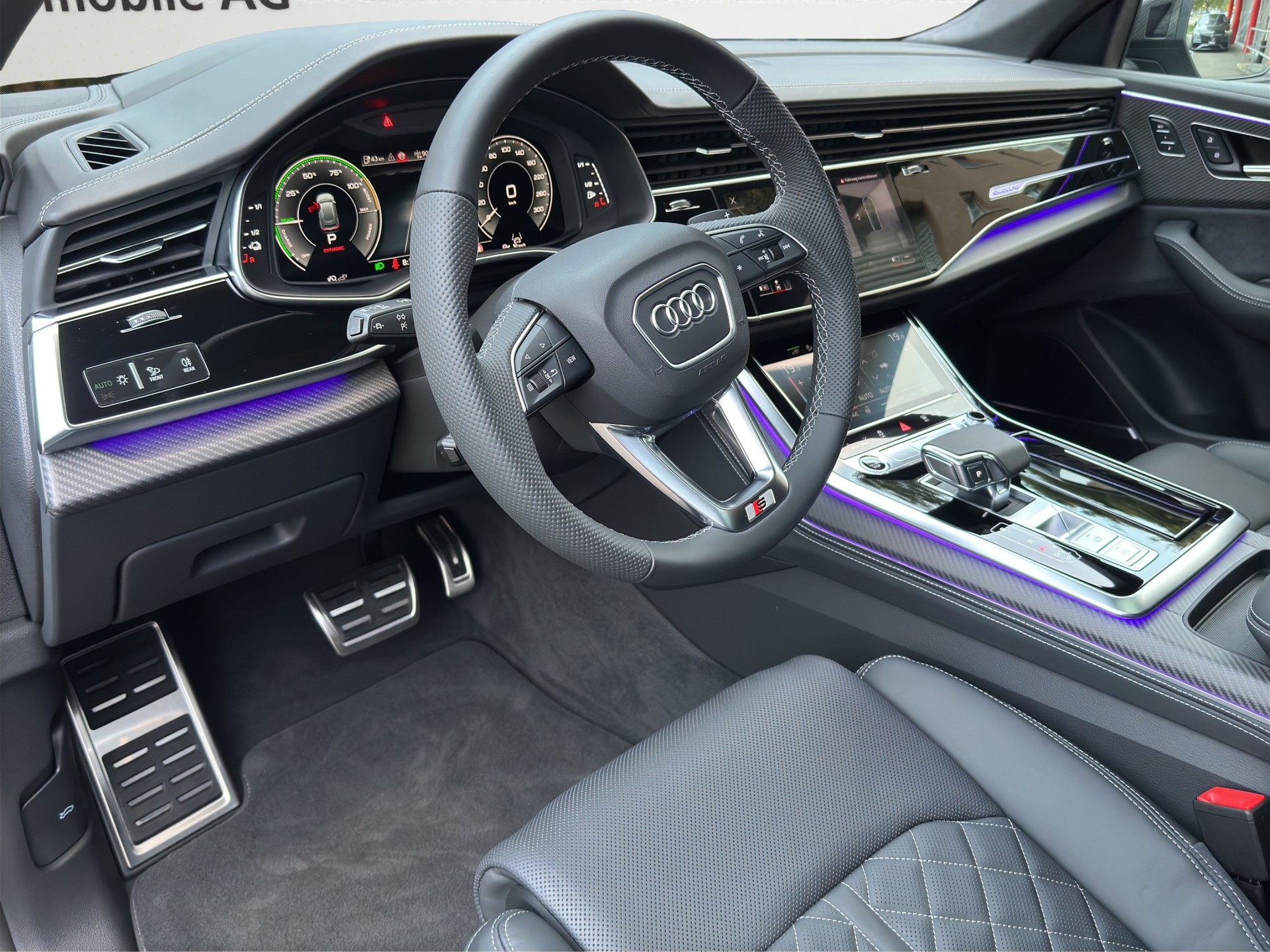 AUDI Q8 TFSI e quattro Competition 4x4 360 kW-image-13