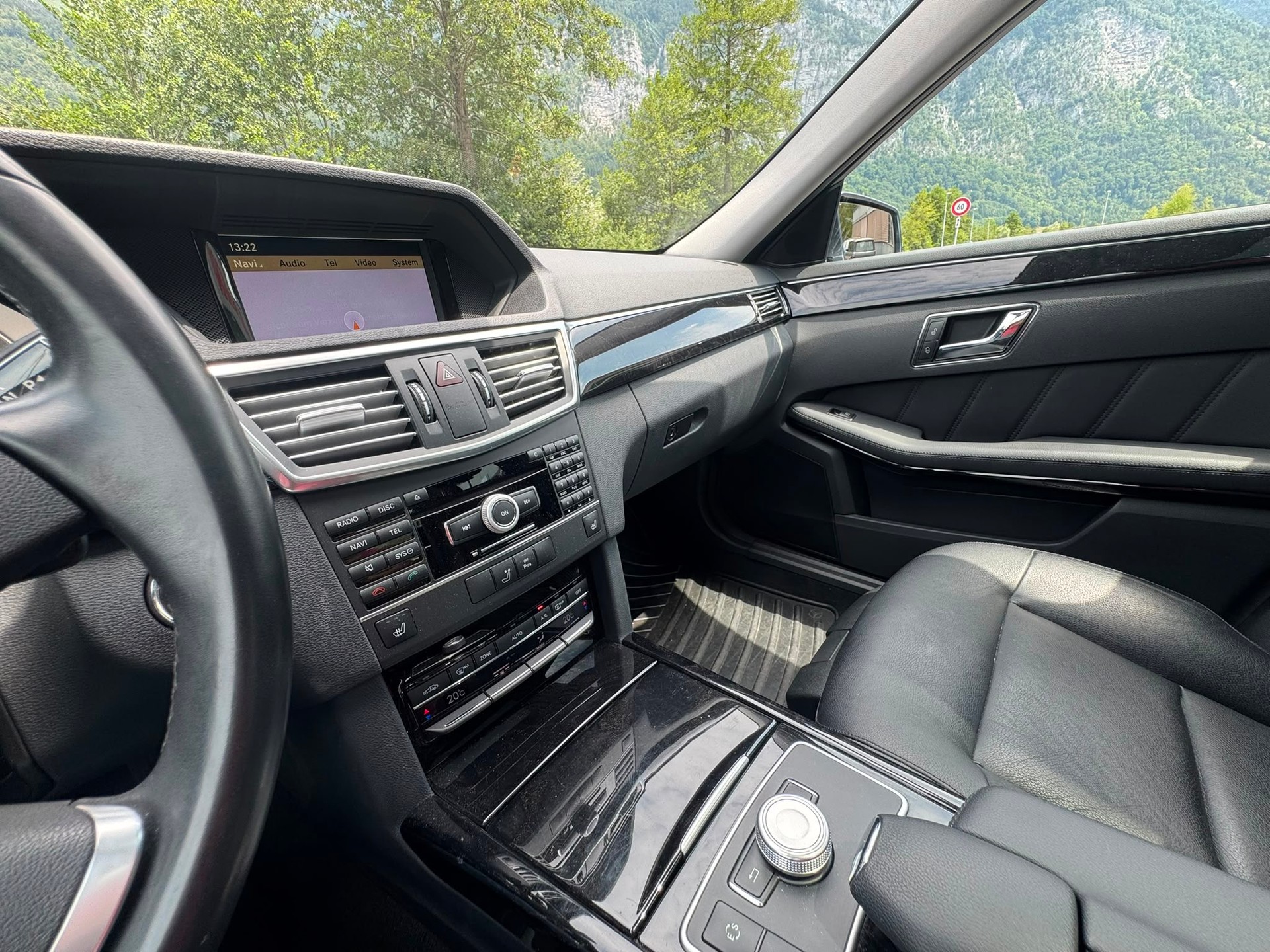 MERCEDES-BENZ E 350 CDI BlueEfficiency 4Matic 7G-Tronic-image-11