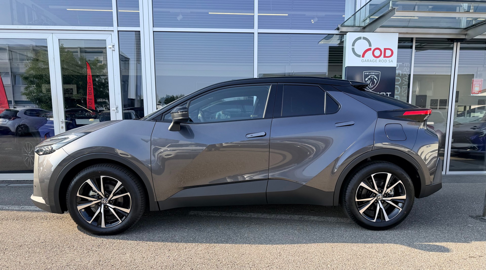 TOYOTA C-HR 2.0 HSD CVT Trend 2WD-showroom-element-2