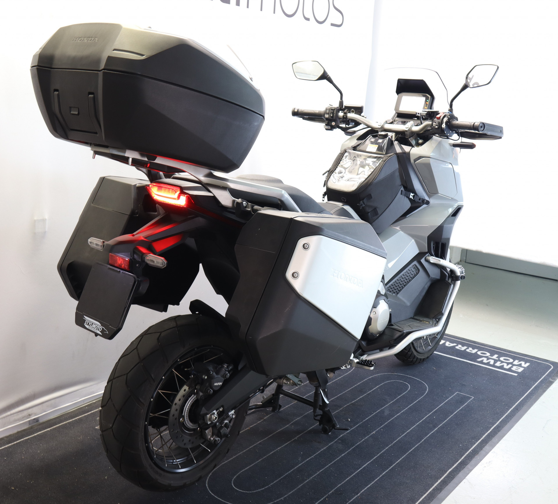 HONDA X-ADV 750-image-6