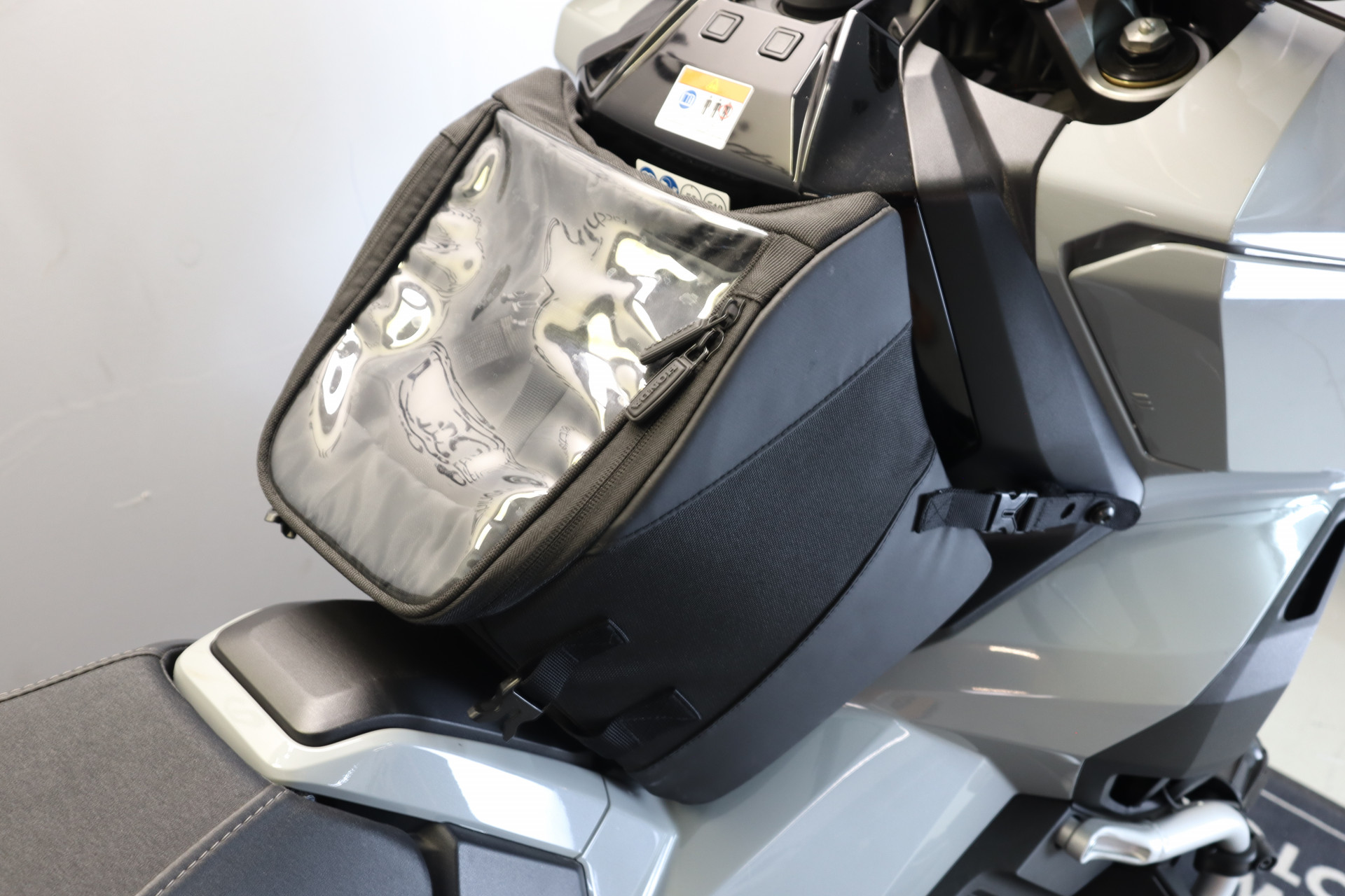 HONDA X-ADV 750-image-8