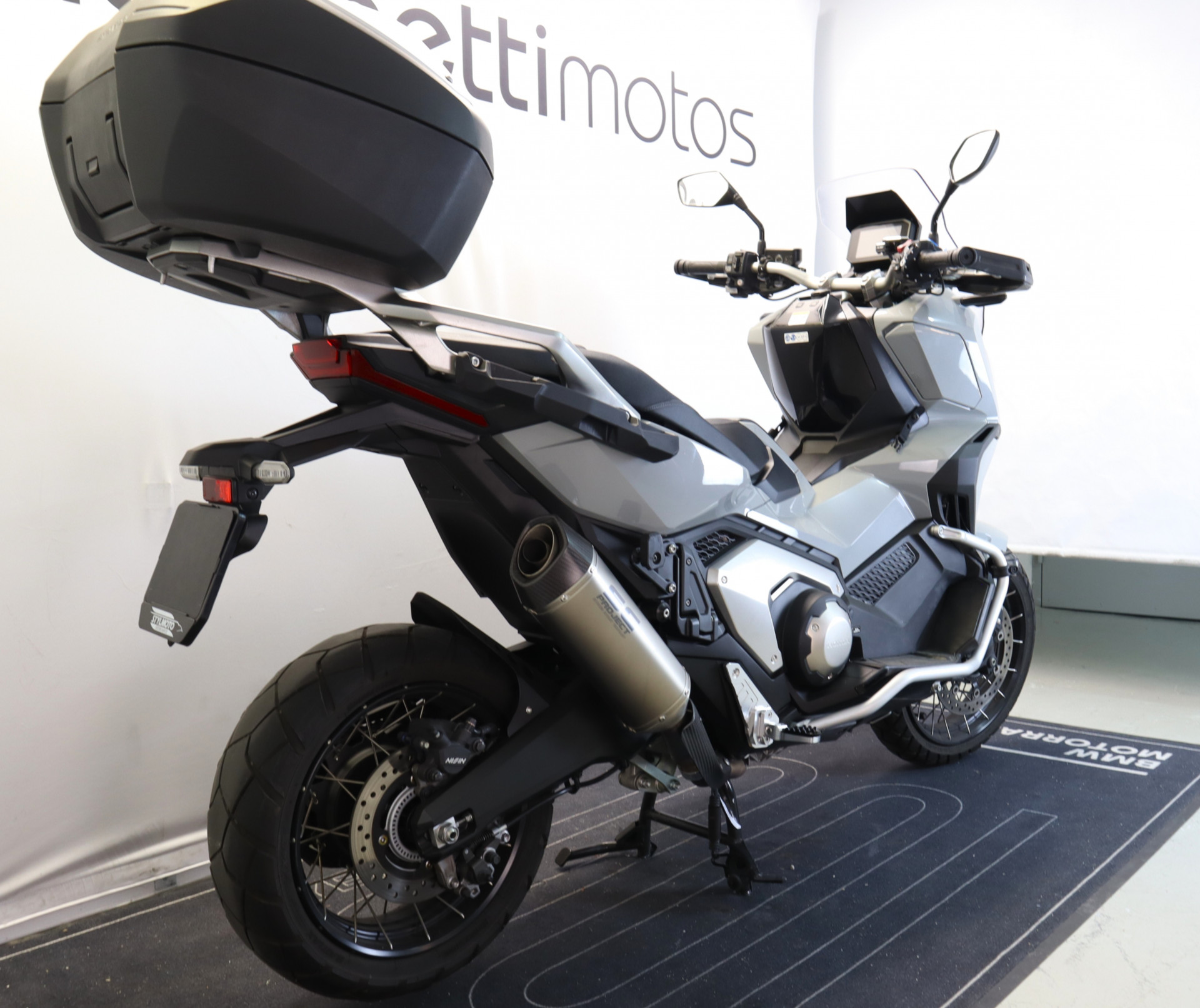 HONDA X-ADV 750-showroom-element-3