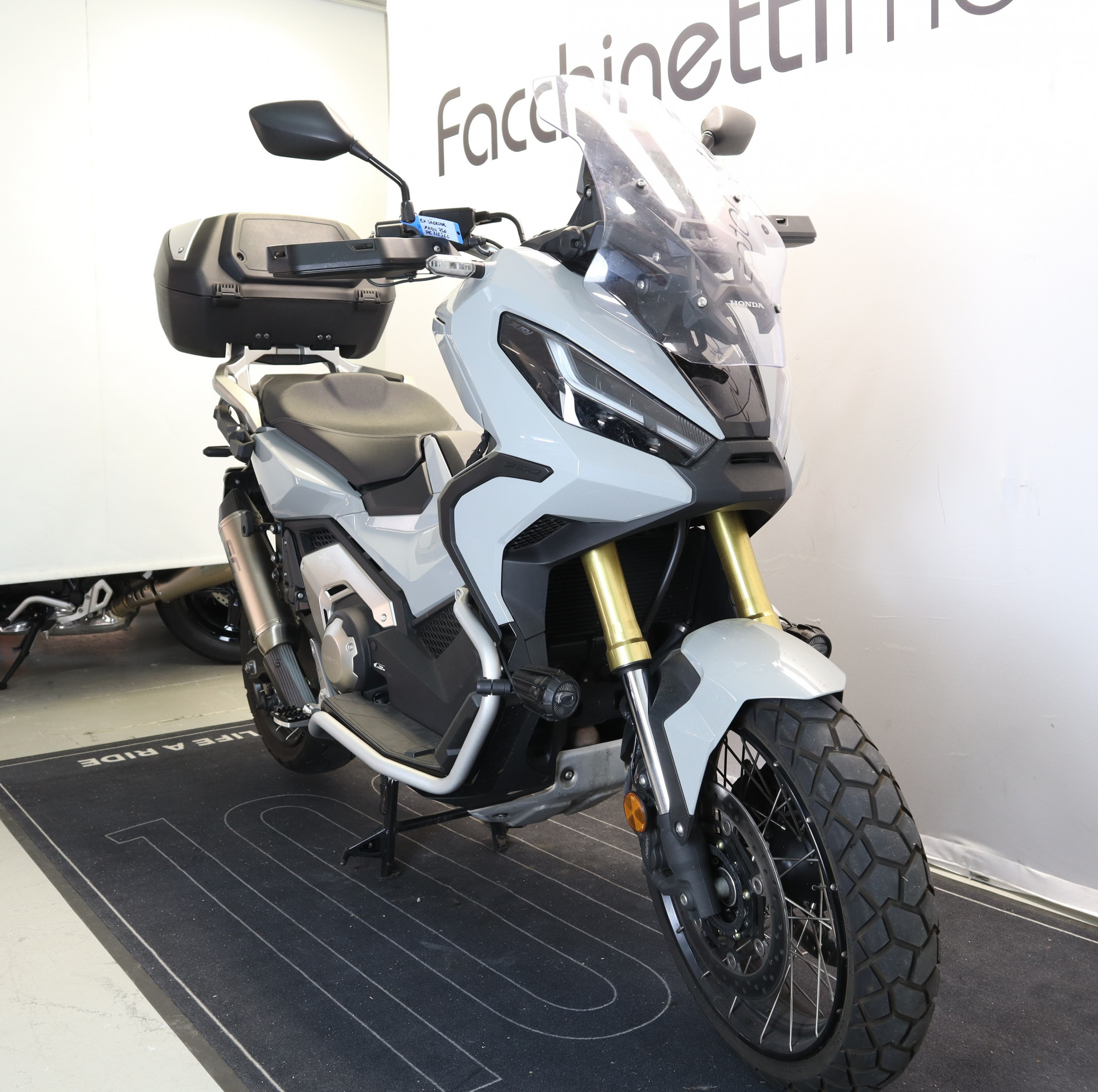 HONDA X-ADV 750-image-5