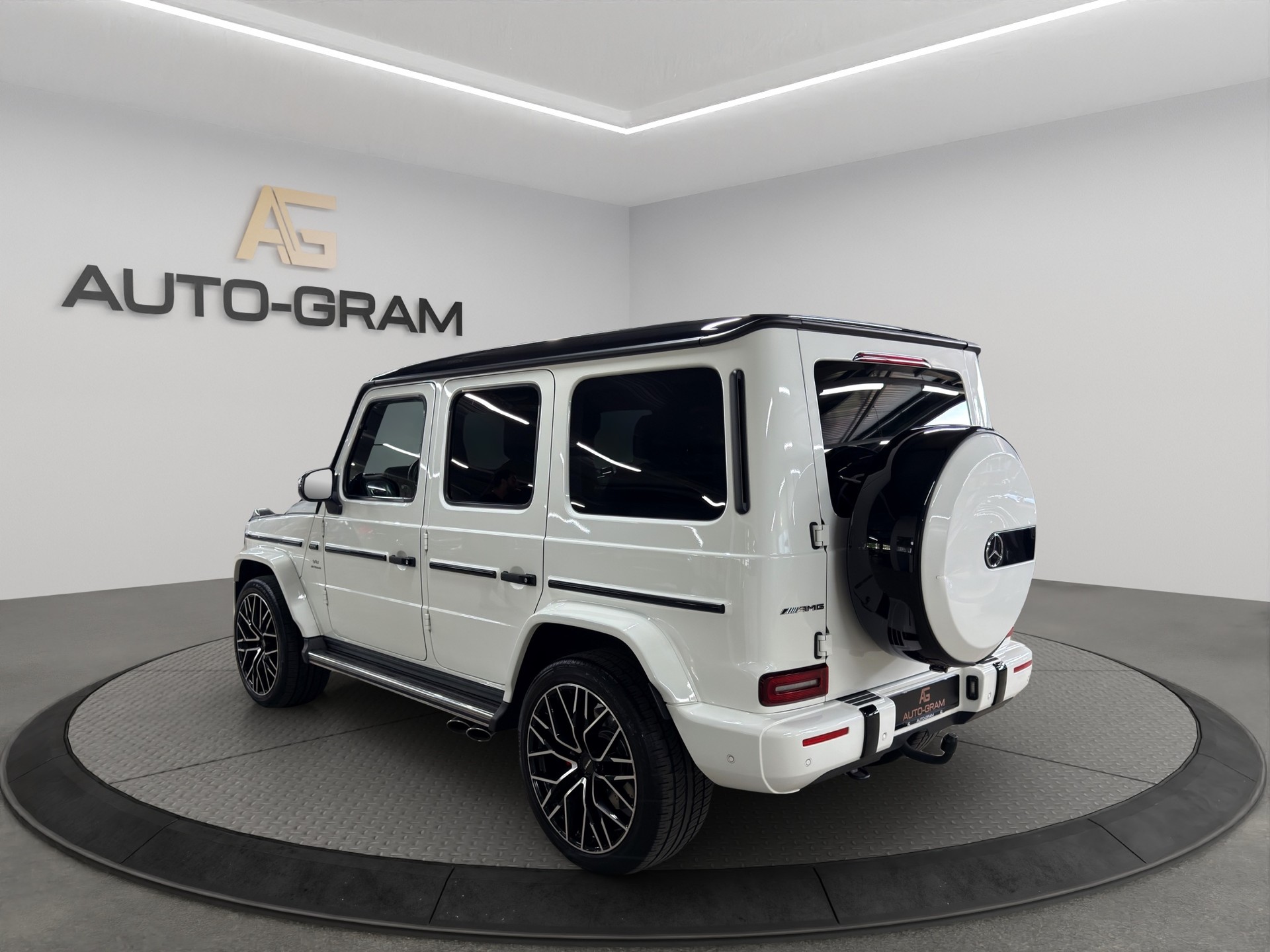 MERCEDES-BENZ Edition 1 Speedshift Plus G-Tronic-showroom-element-2