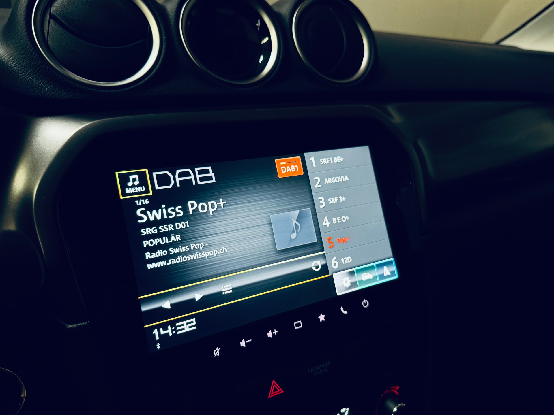 SUZUKI Vitara 1.4 Boosterjet Compact + 4x4 Hybrid-image-19