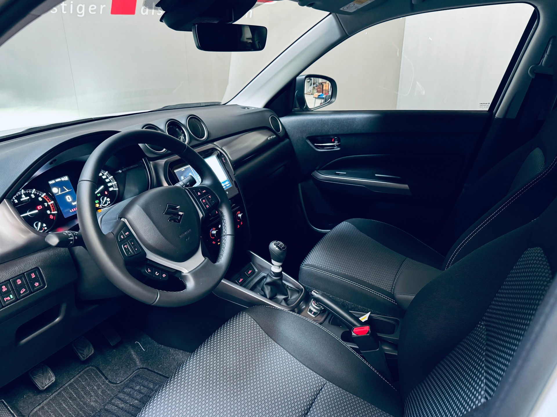 SUZUKI Vitara 1.4 Boosterjet Compact + 4x4 Hybrid-image-10