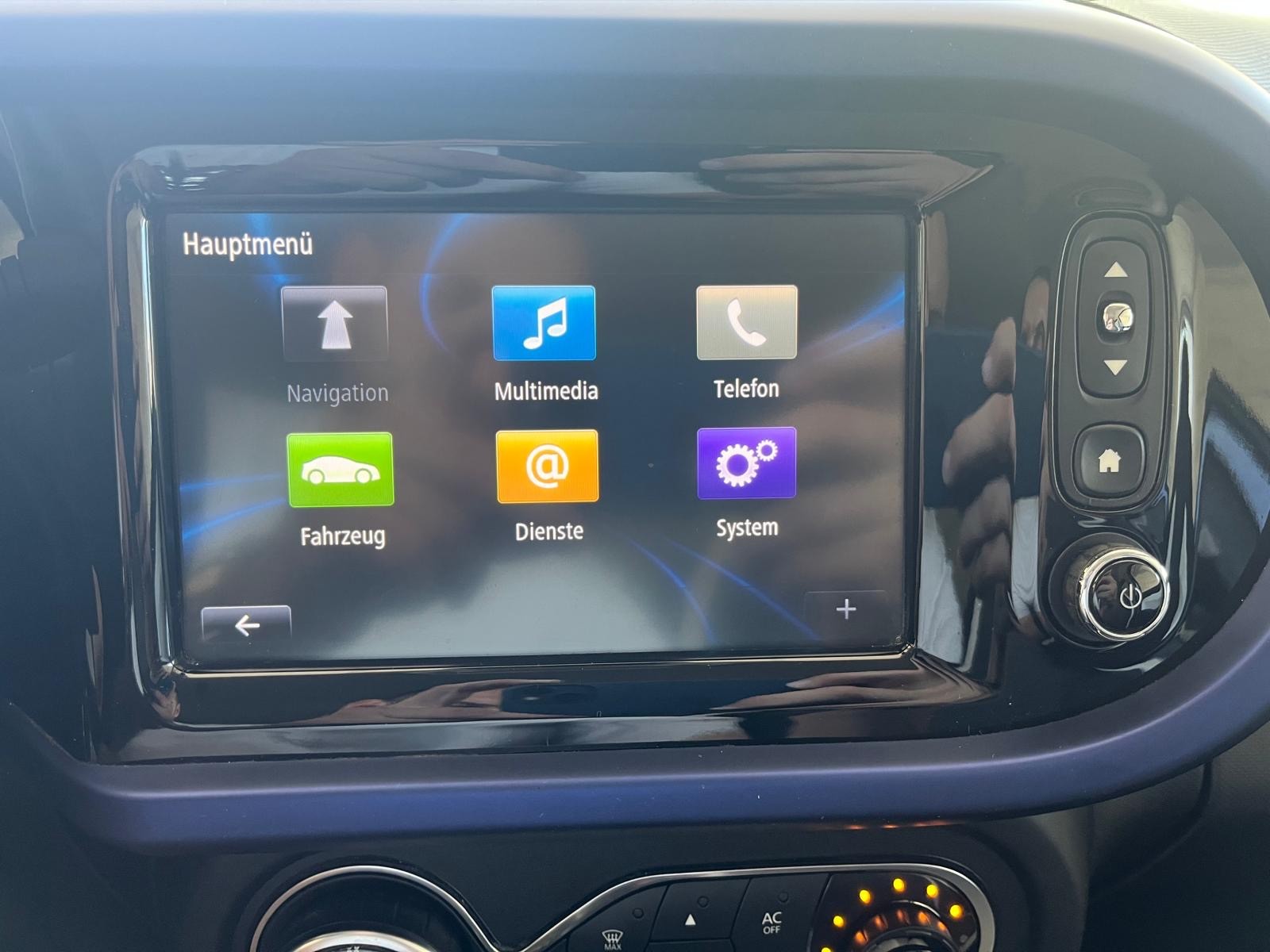 RENAULT Twingo 0.9 Iconic-image-9
