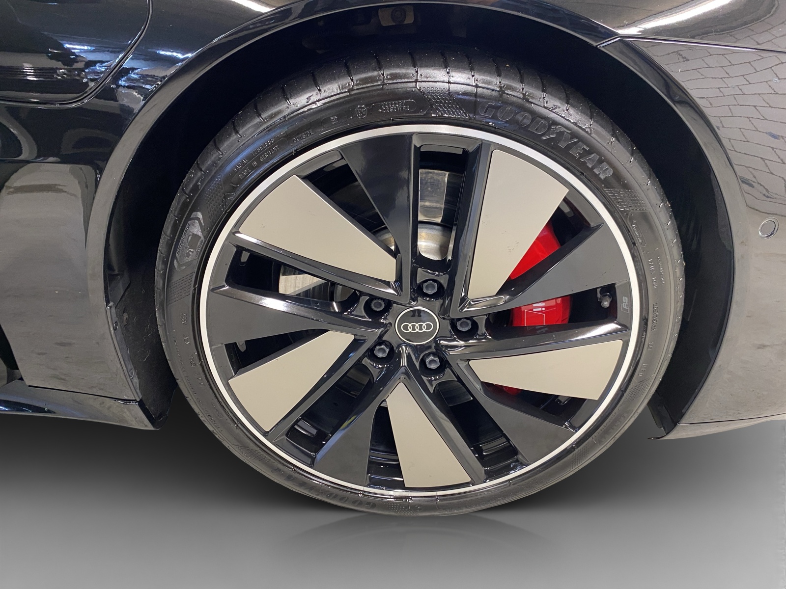 AUDI e-tron GT quattro-image-15