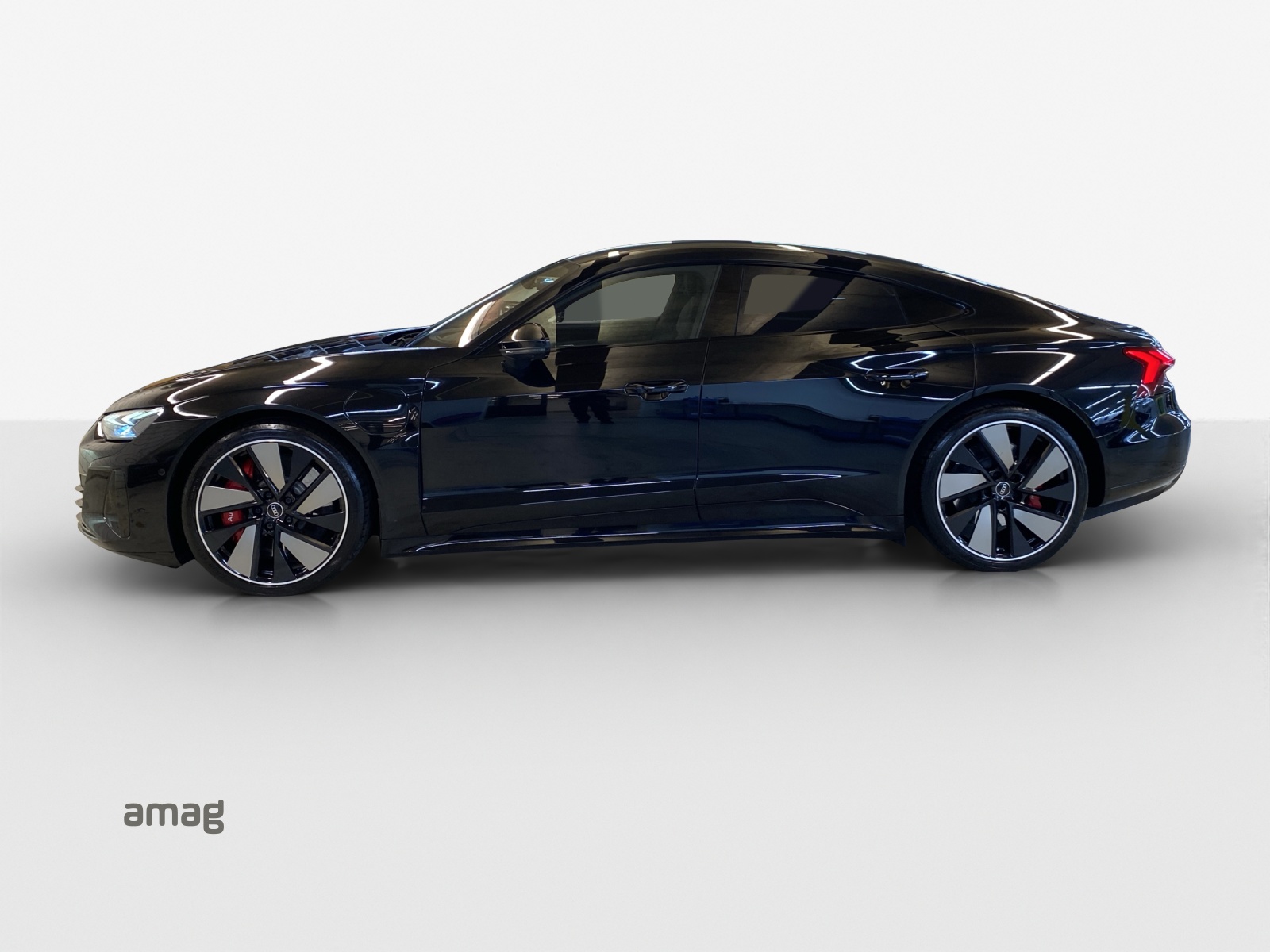 AUDI e-tron GT quattro-showroom-element-1