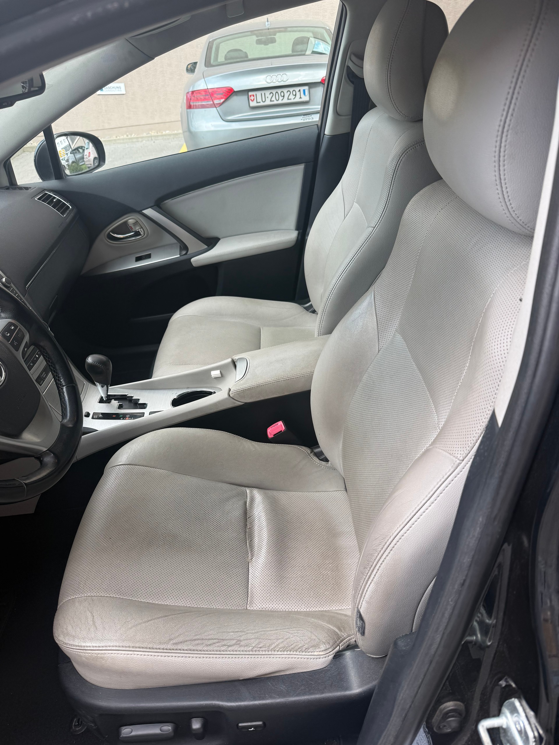 TOYOTA Avensis Sportswagon 2.2D-CAT Sol Premium A-image-5