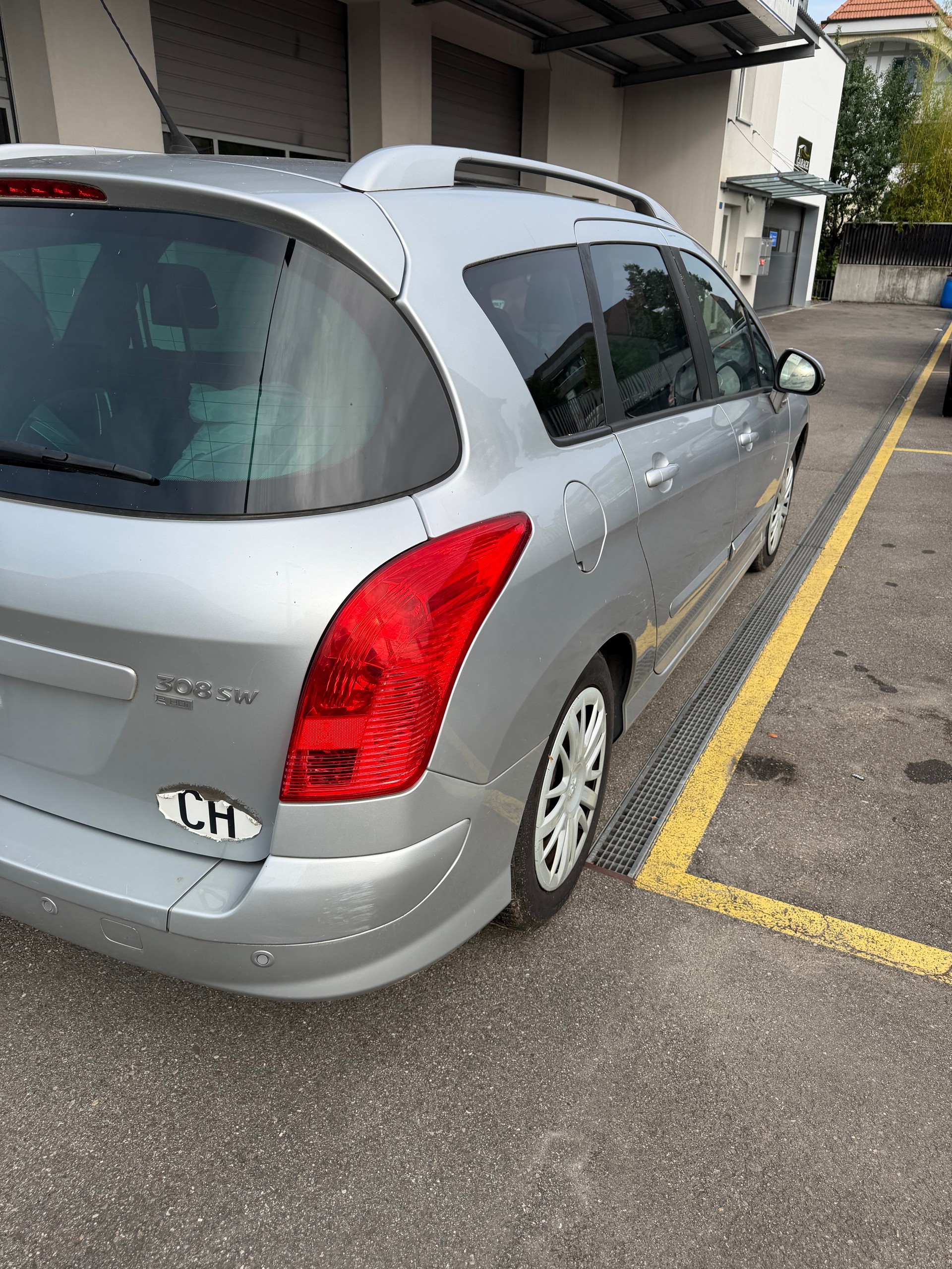 PEUGEOT 308 SW-image-9