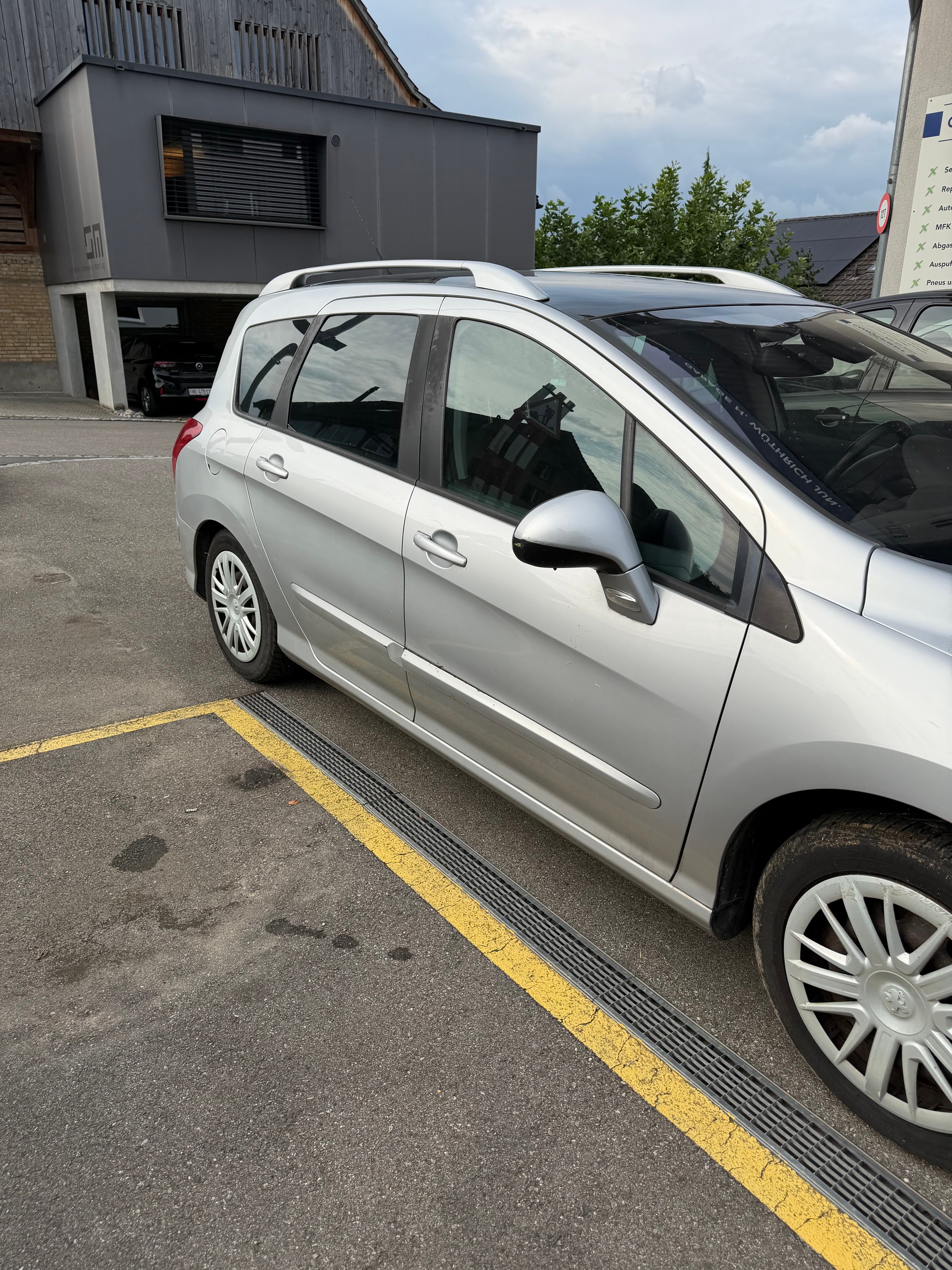 PEUGEOT 308 SW-image-10