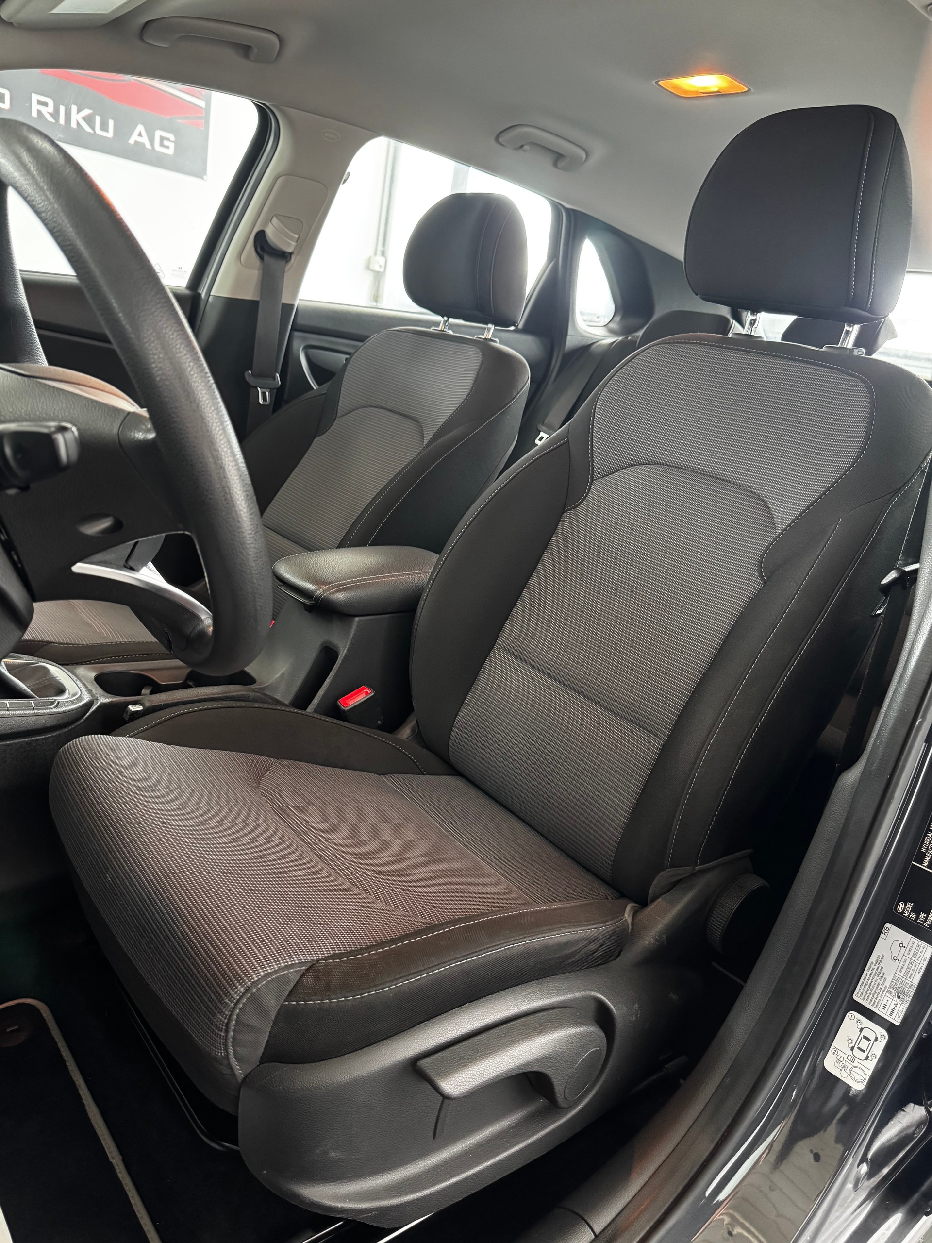 HYUNDAI i30-image-13