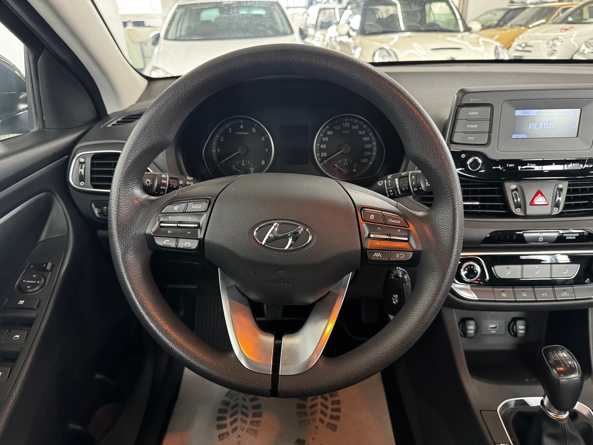 HYUNDAI i30-image-15