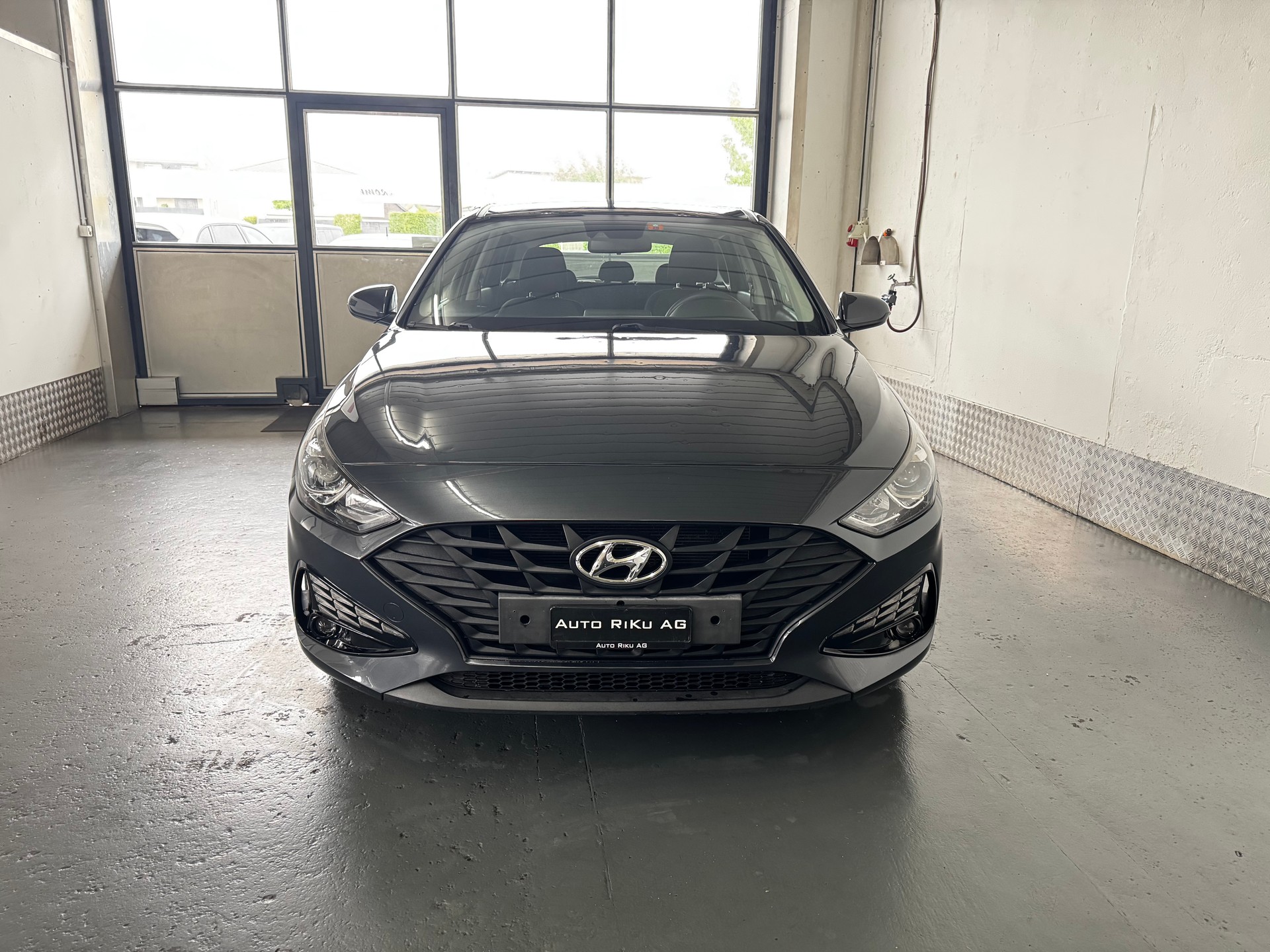 HYUNDAI i30-showroom-element-3