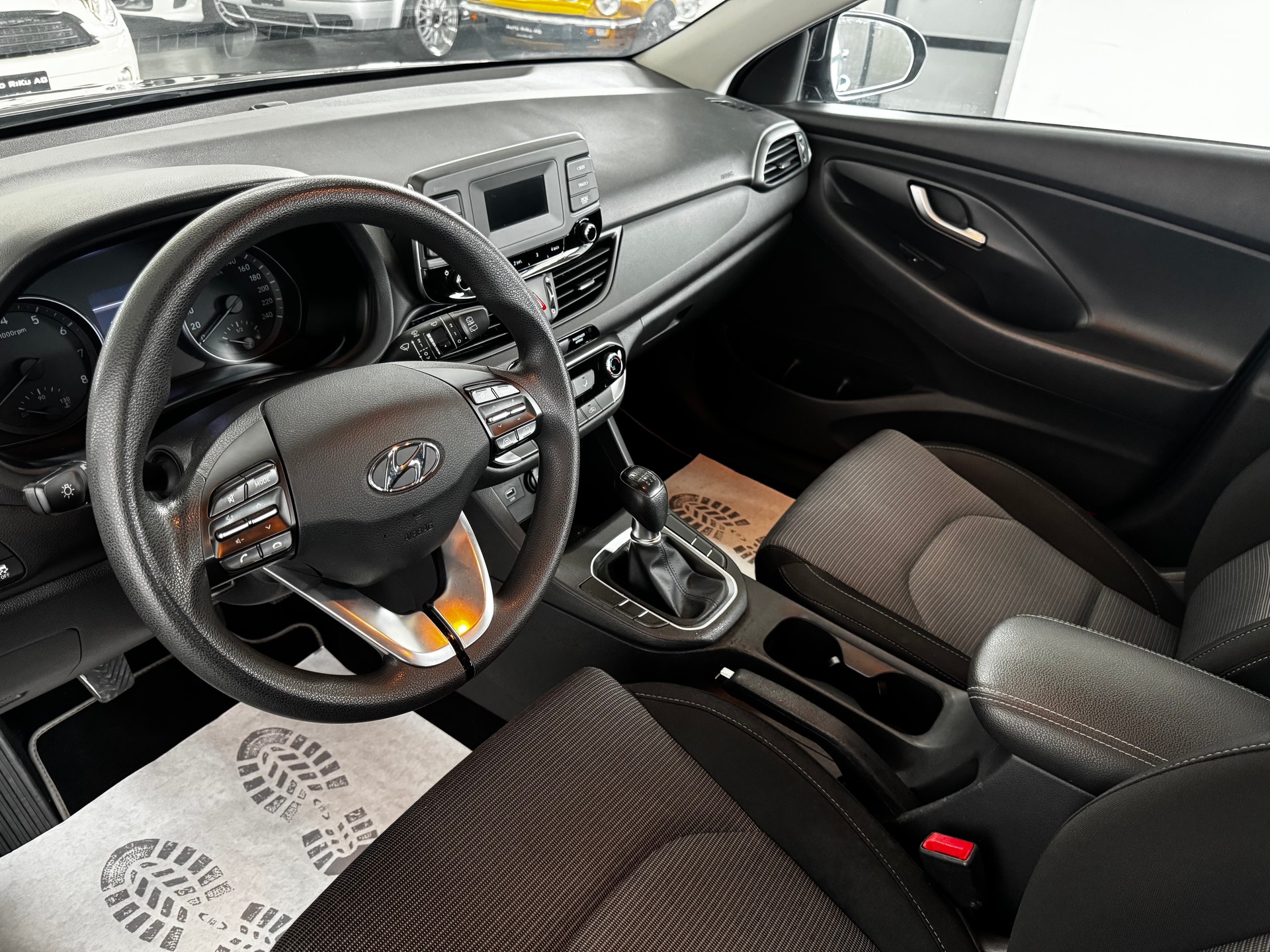 HYUNDAI i30-image-12