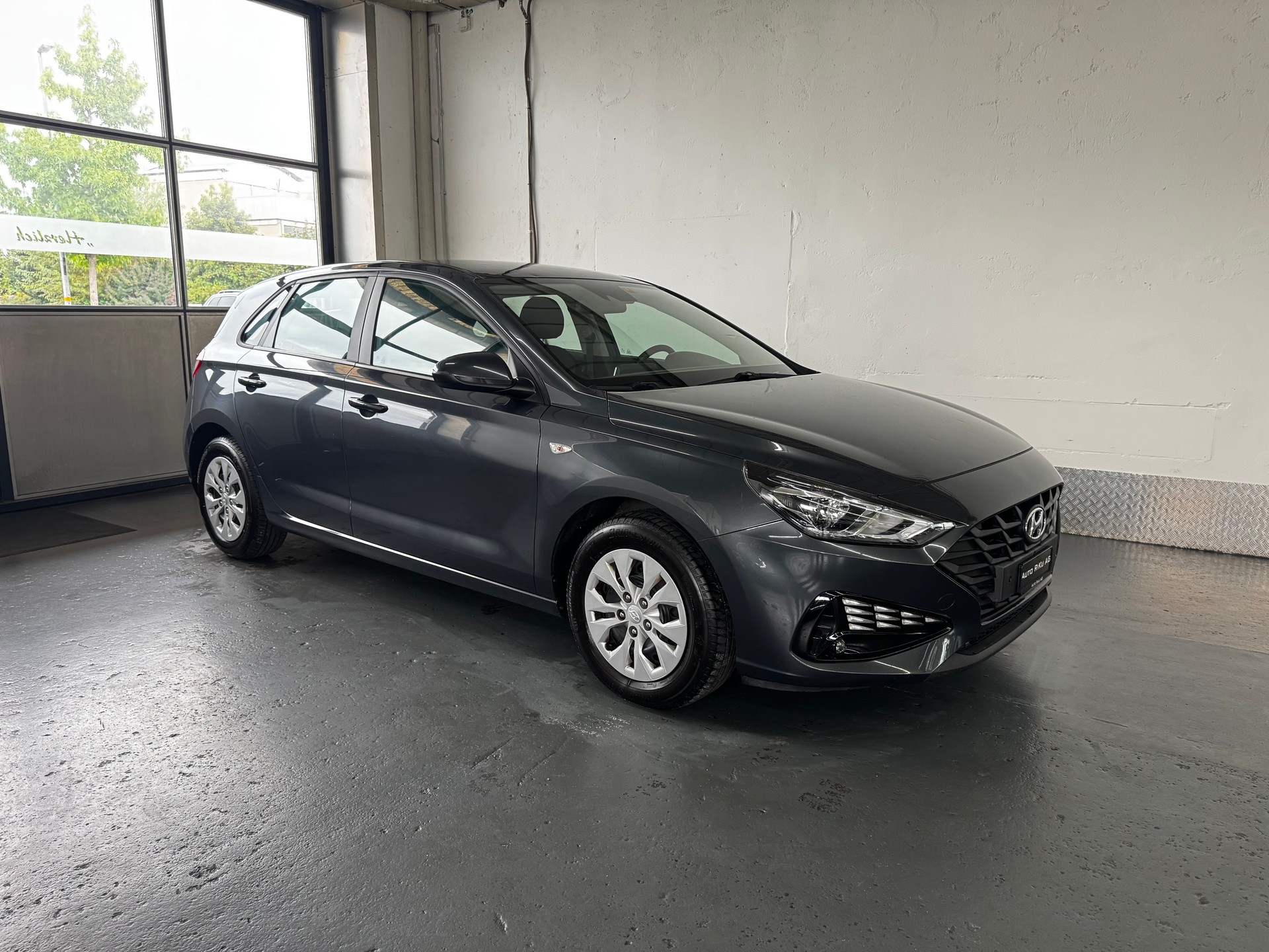 HYUNDAI i30-showroom-element-1