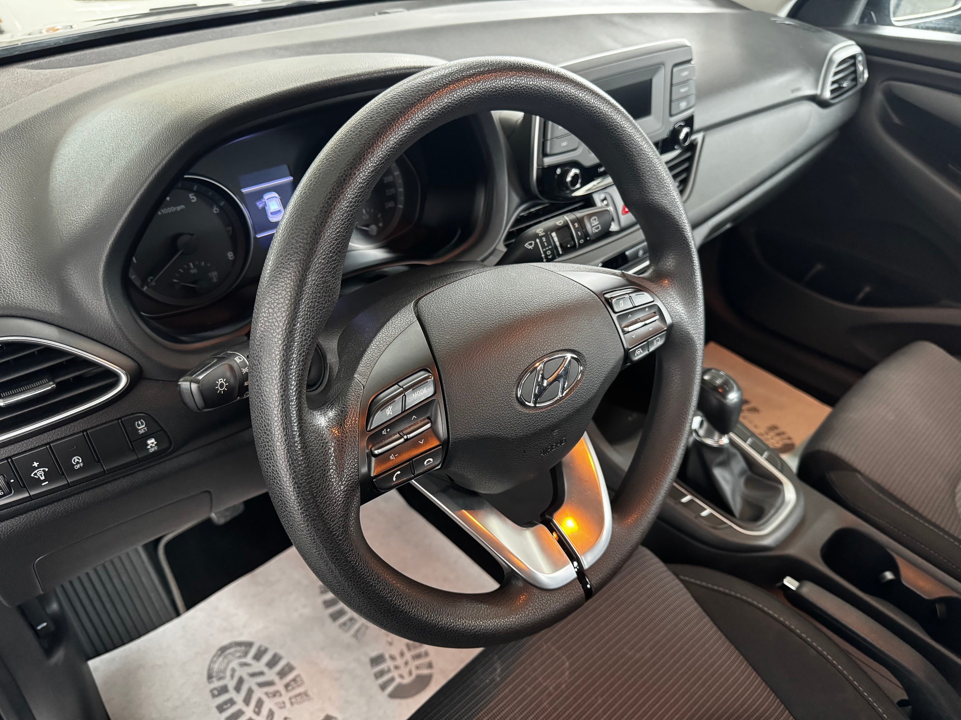 HYUNDAI i30-image-11